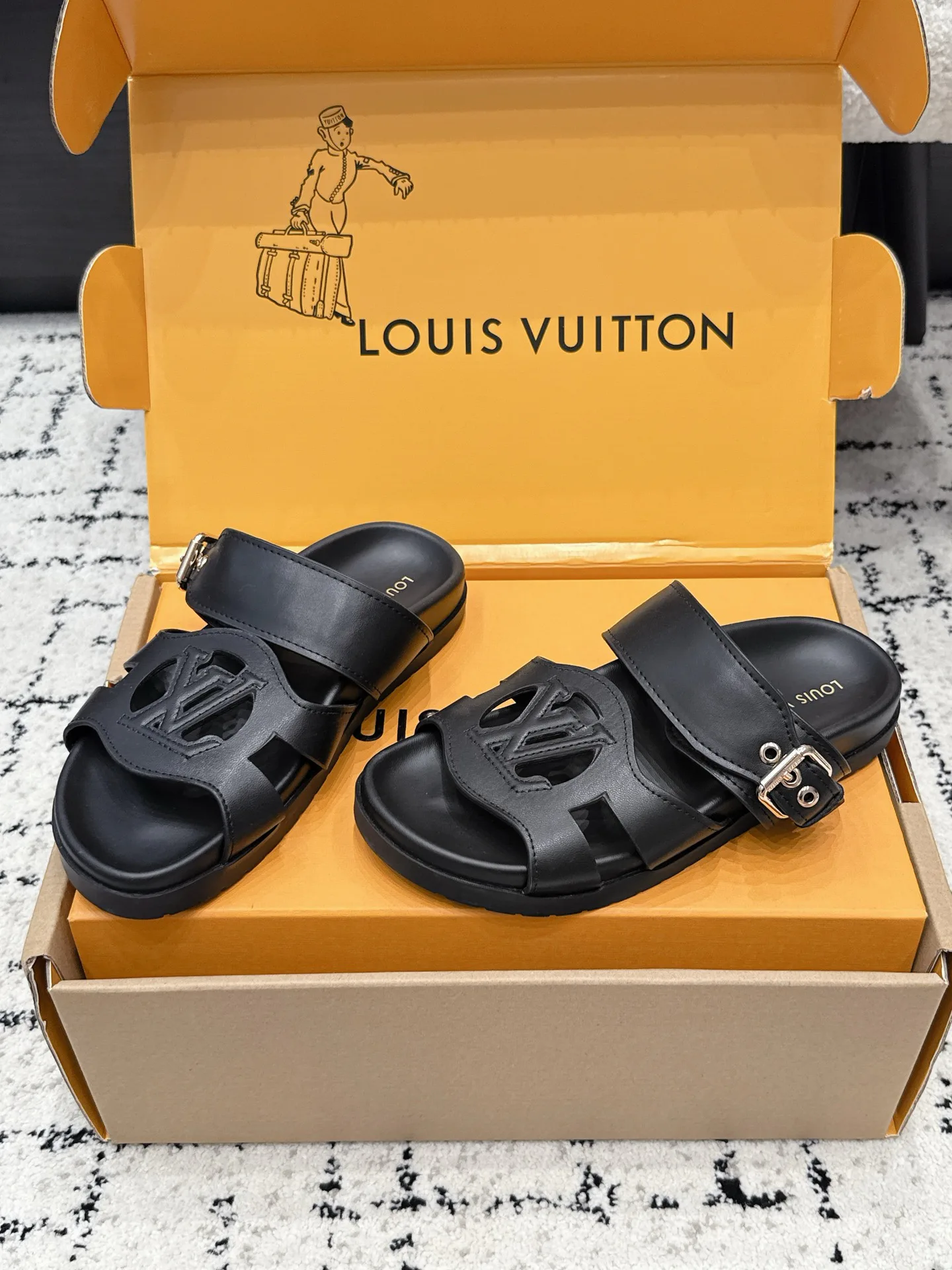 Women's Flip-Flops LOUIS VUITTON 17522798