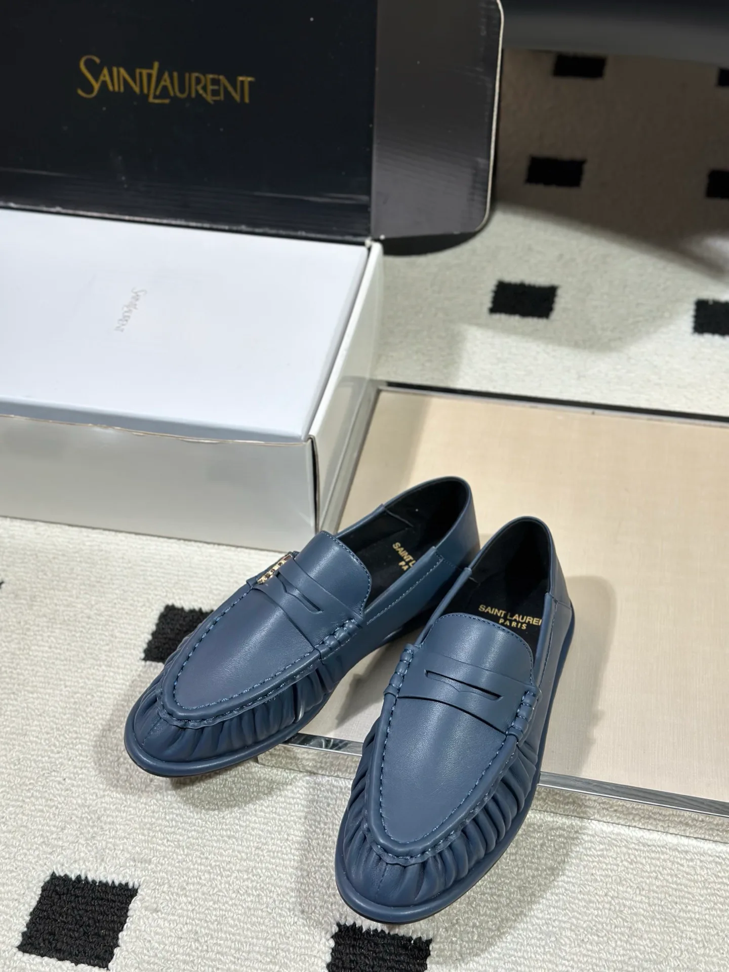 Women's Loafers And Moccasins SAINT LAURENT 18041760