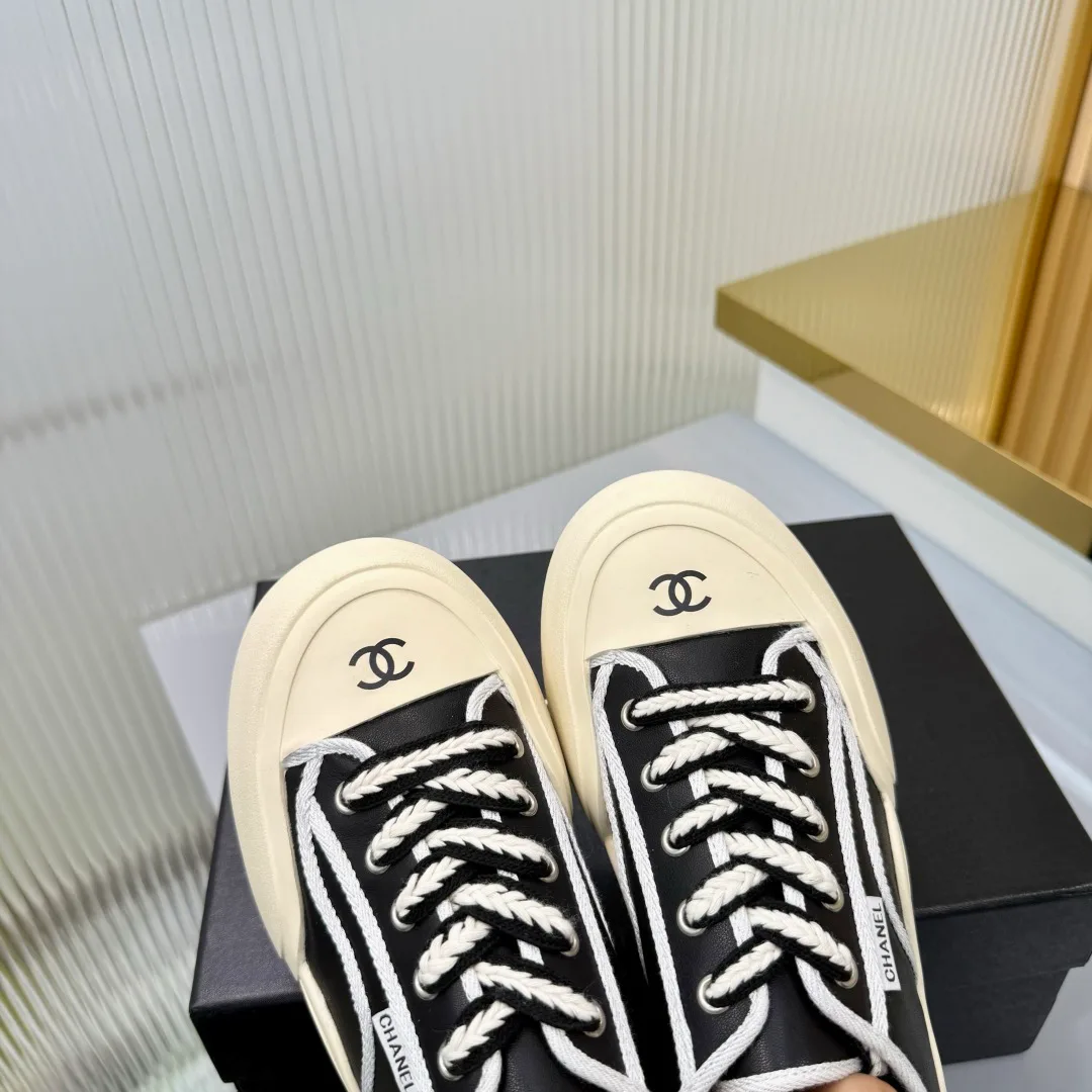 Women's Sneakers CHANEL 18366982