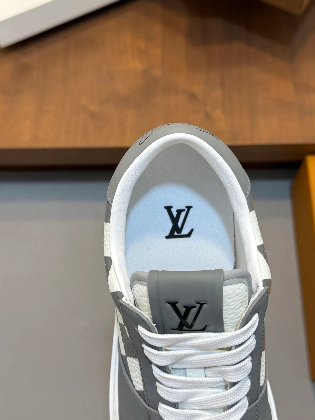 Men's Sneakers LOUIS VUITTON 17447610