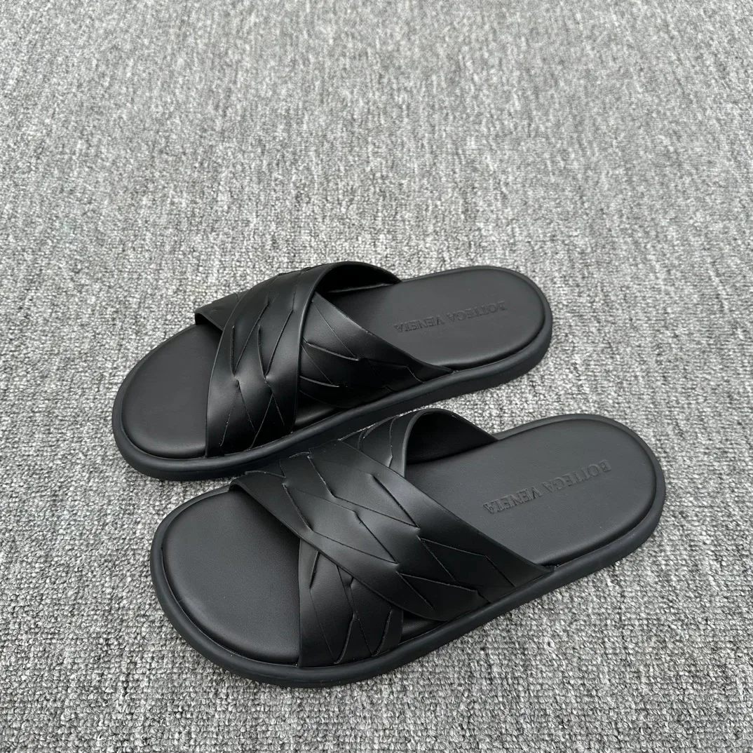 Men's Flip-Flops BOTTEGA VENETA 17885804