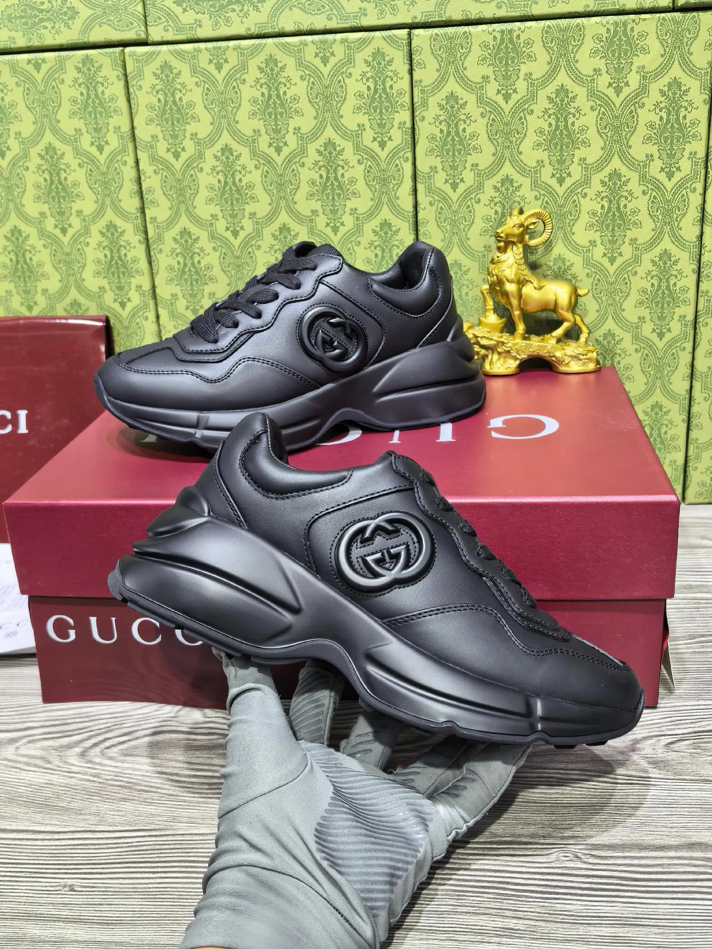 Women's Sneakers GUCCI 18039944
