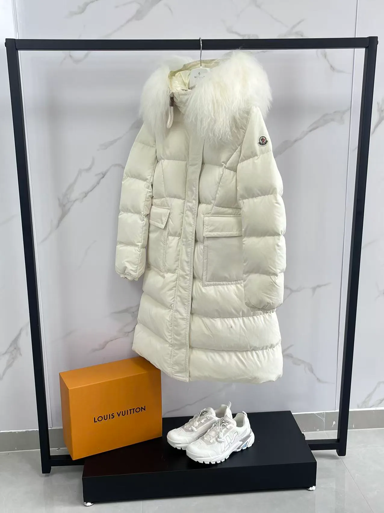 Women's Jackets And Down Jackets MONCLER 17964582