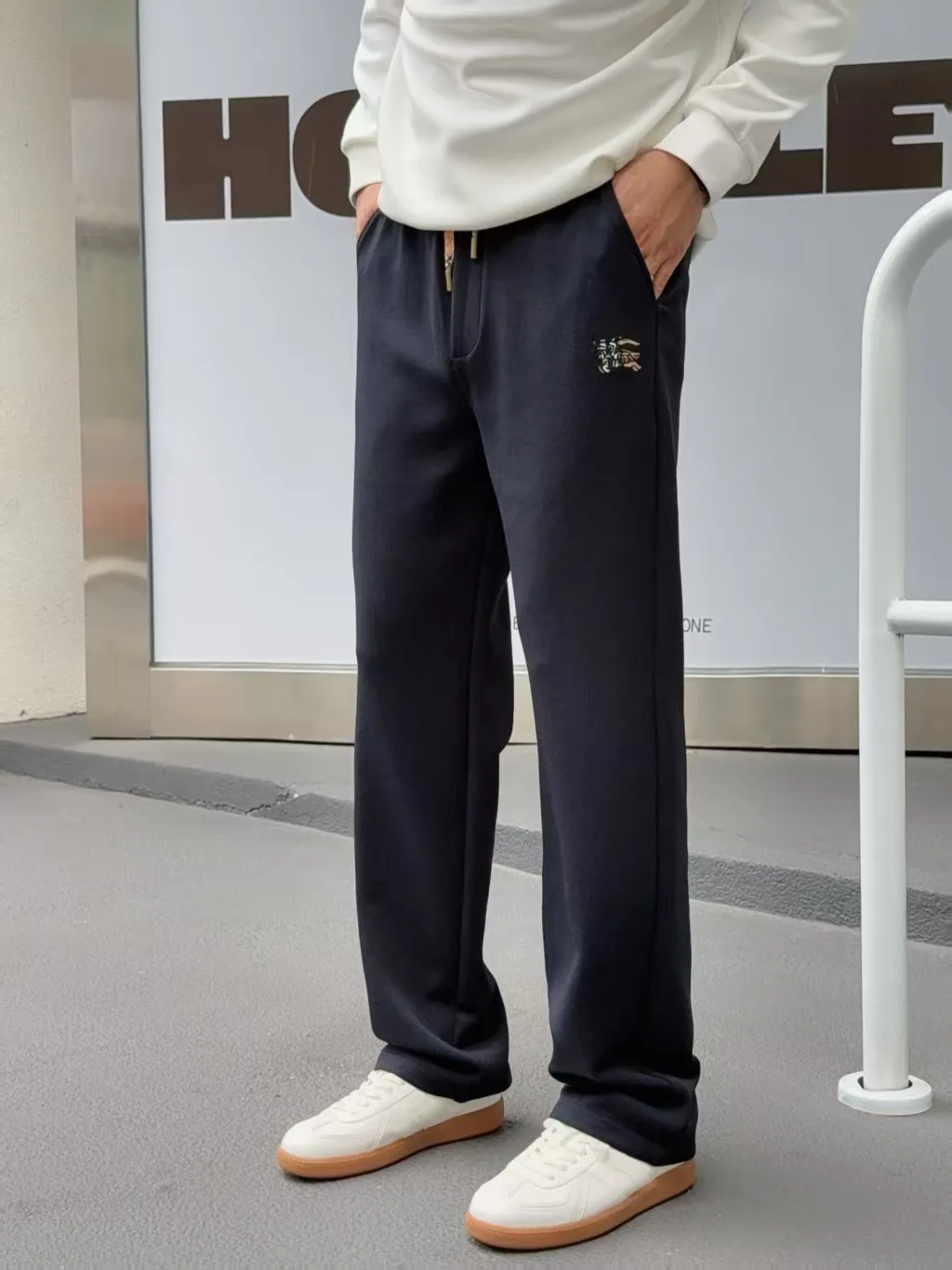Women's Trousers BURBERRY 18178459
