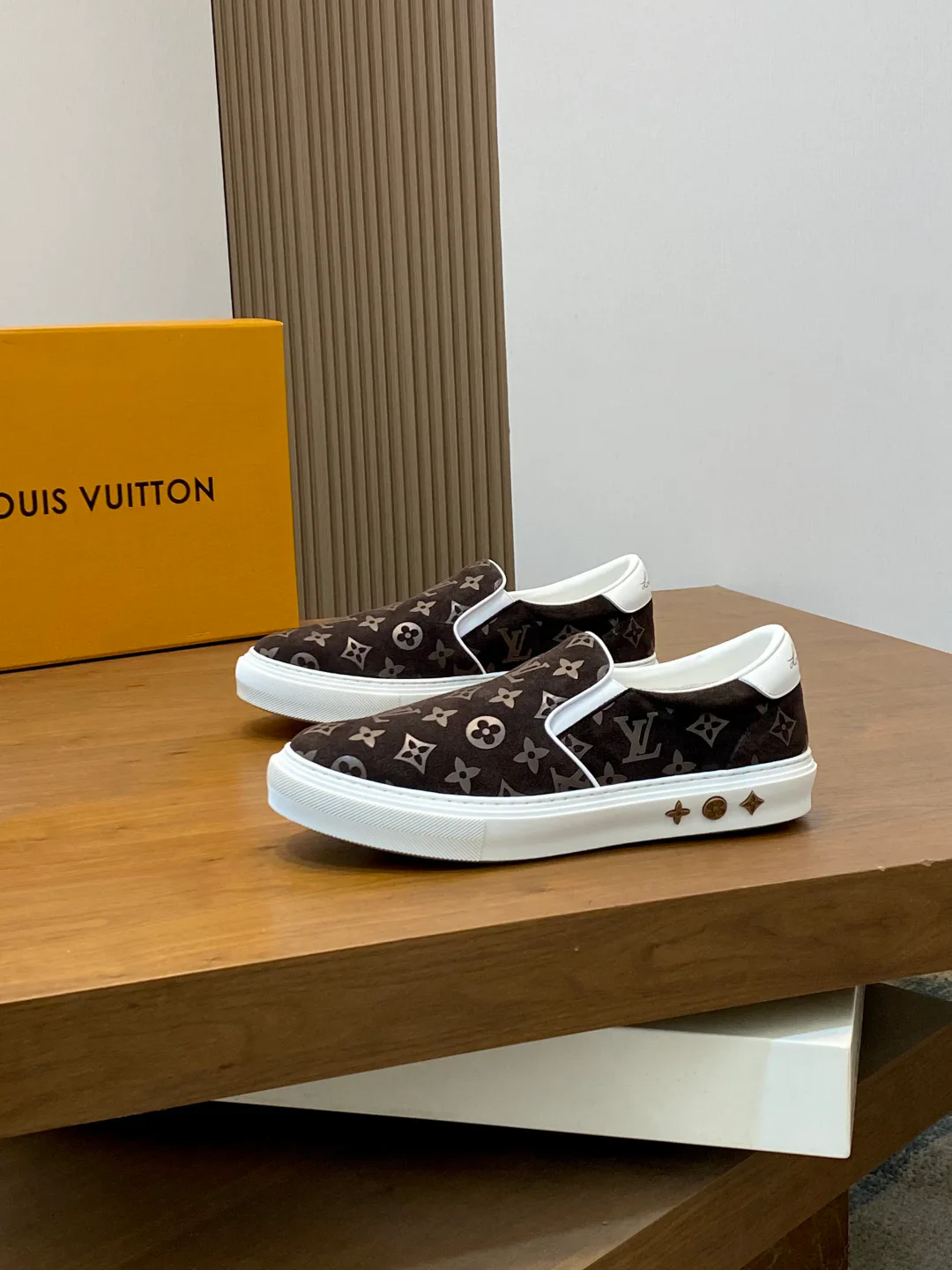 Men's Sneakers LOUIS VUITTON 17934200