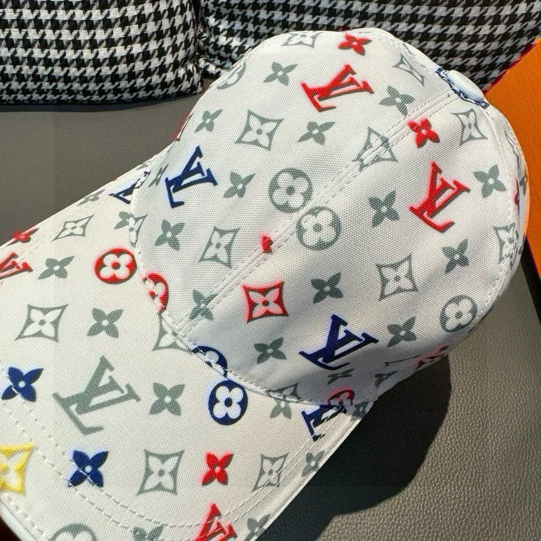 Hats LOUIS VUITTON 18347074
