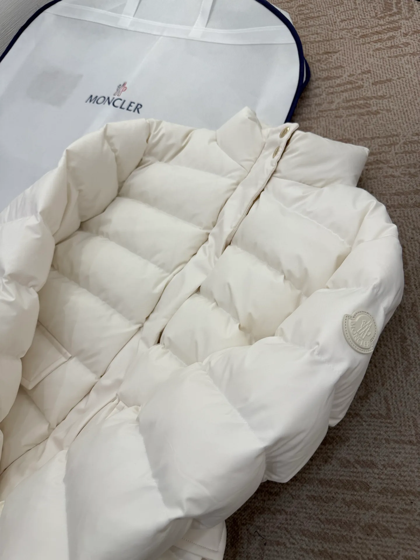 Women's Jackets And Down Jackets MONCLER 17821363