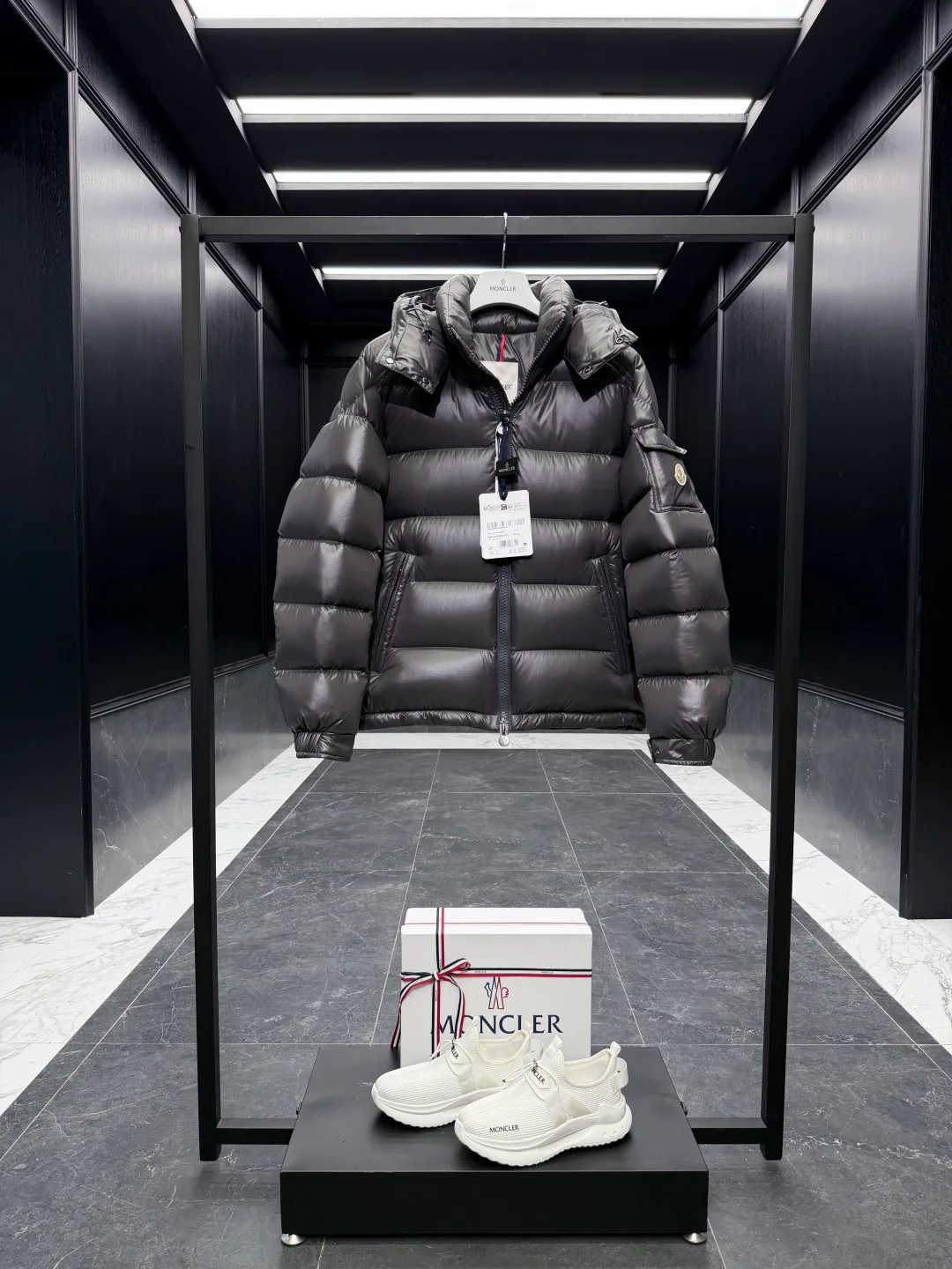 Men's Jackets And Down Jackets MONCLER 18029796
