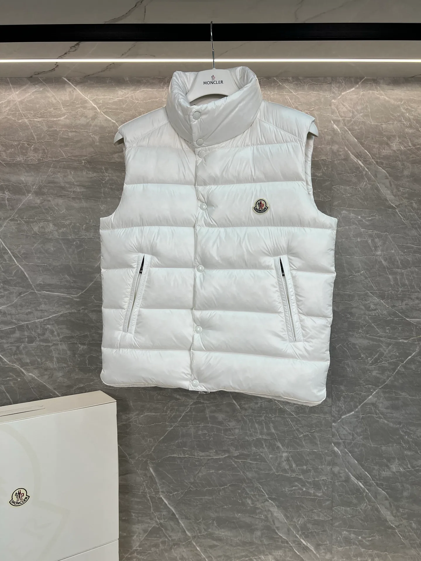 Men's Vests MONCLER 18111355
