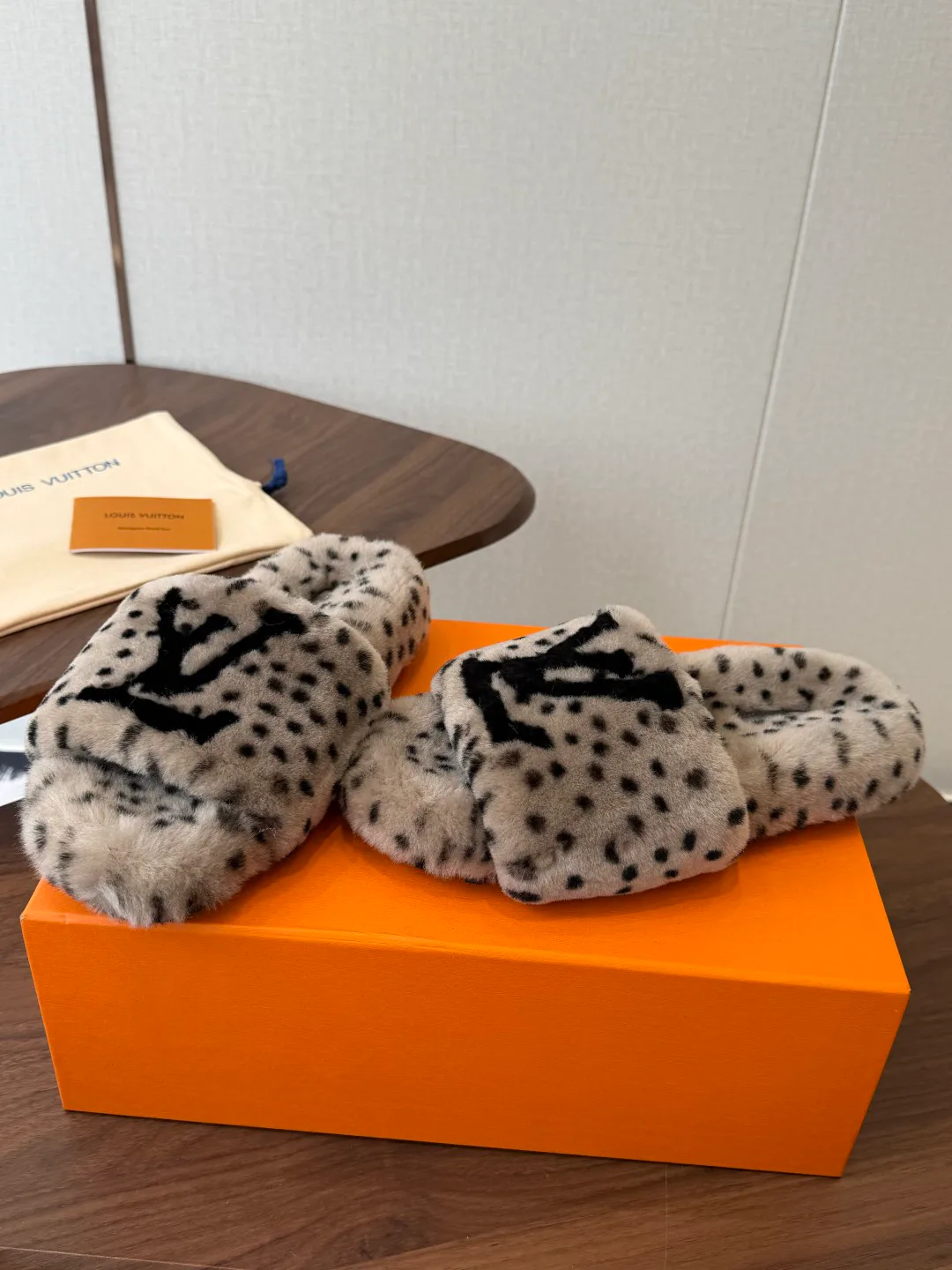 Women's Slippers LOUIS VUITTON 18182967
