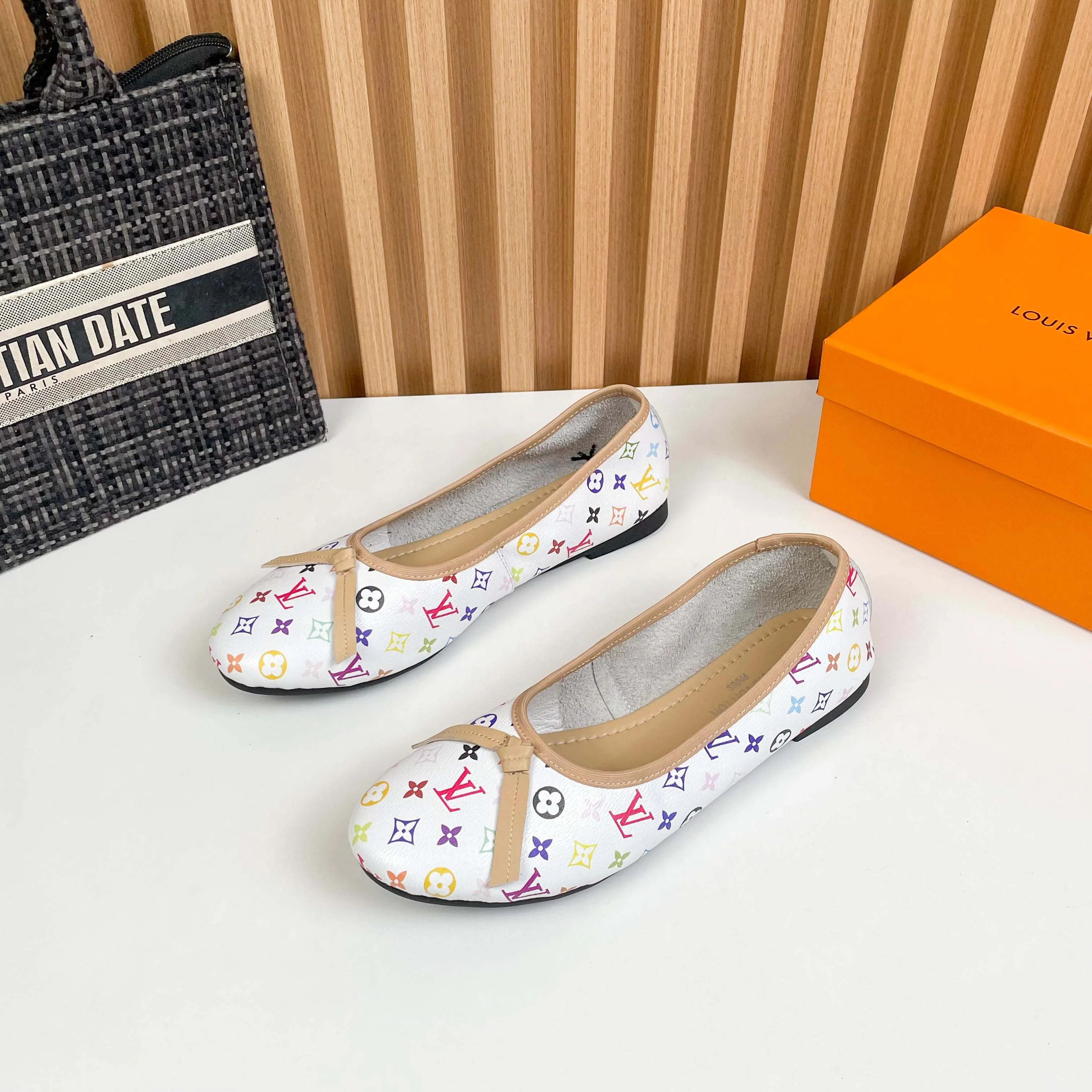 Women's Ballet Flats LOUIS VUITTON 17038115