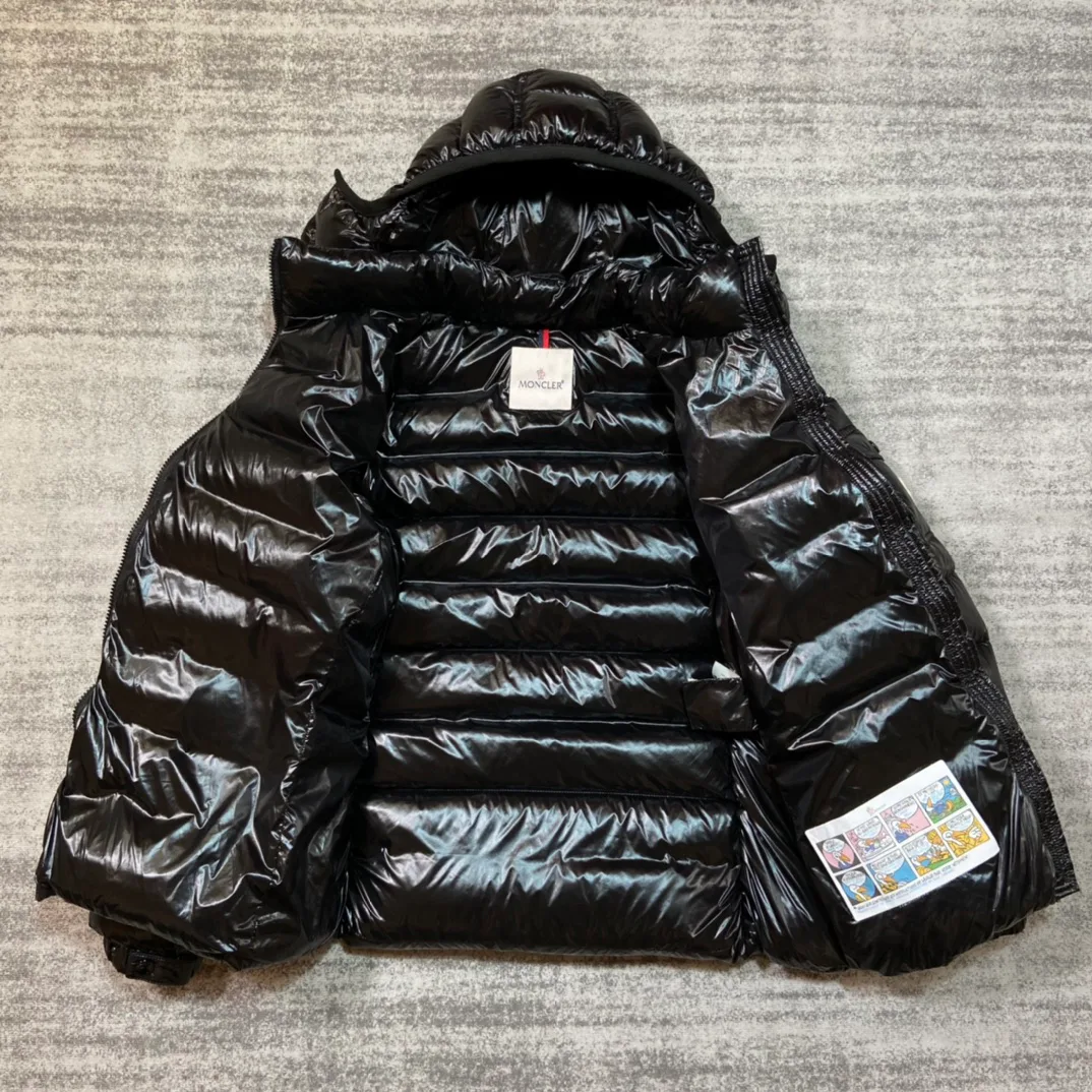 Women's Jackets And Down Jackets MONCLER 18354304