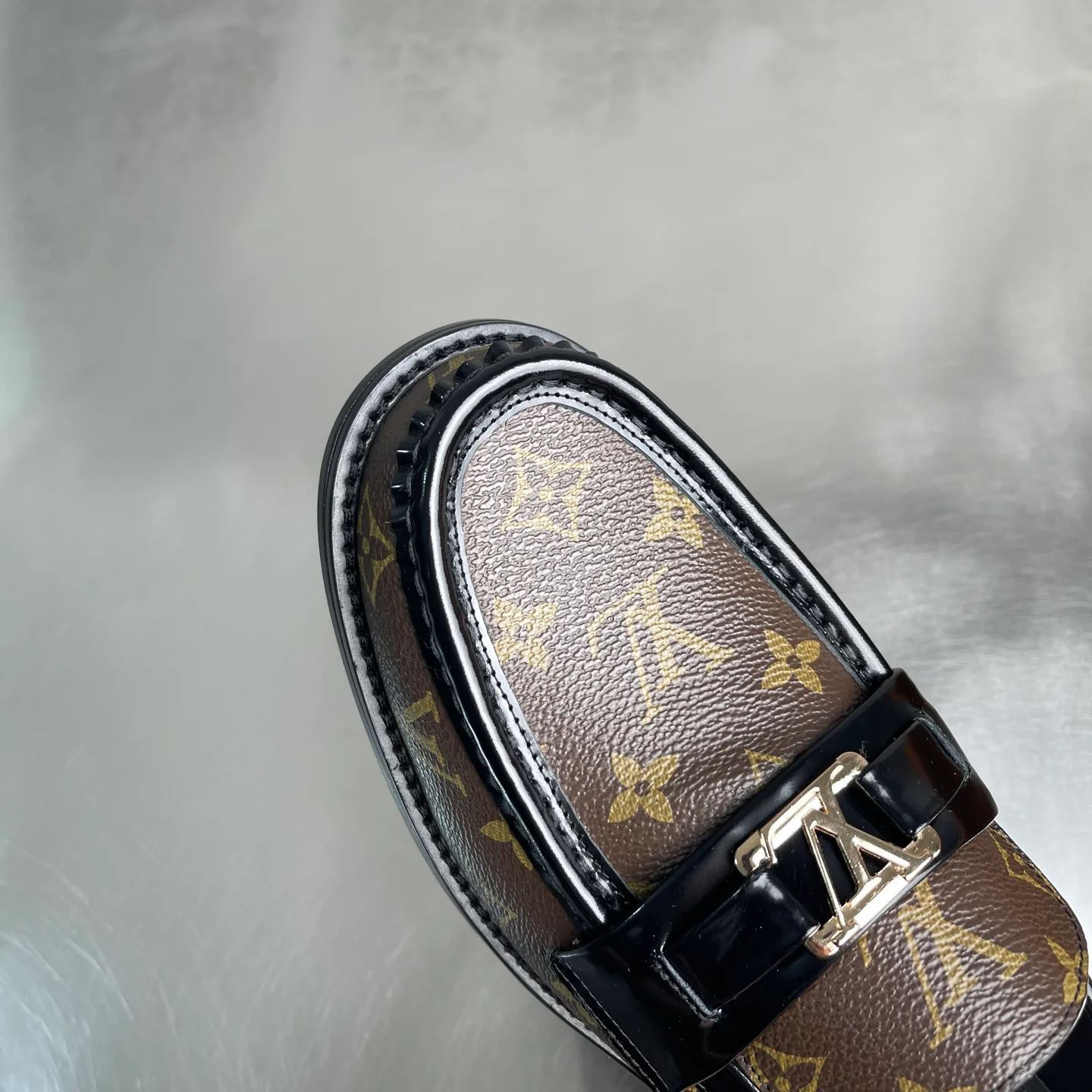 Men's Loafers And Dress Shoes LOUIS VUITTON 18519393