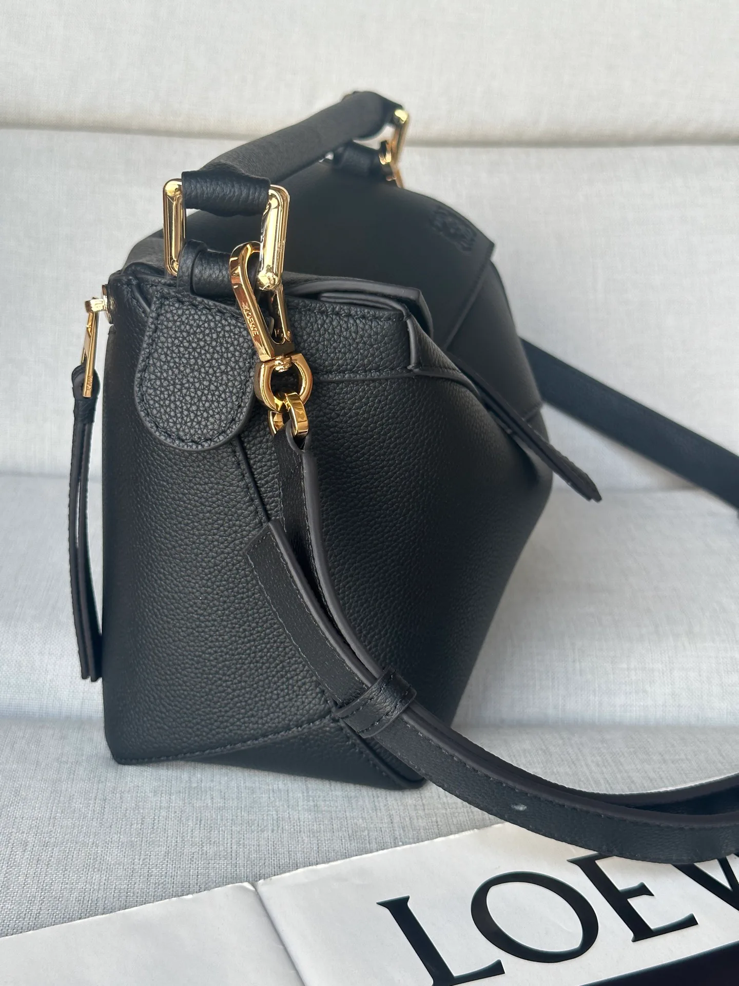 Women's Classic Handbags LOEWE 17303173
