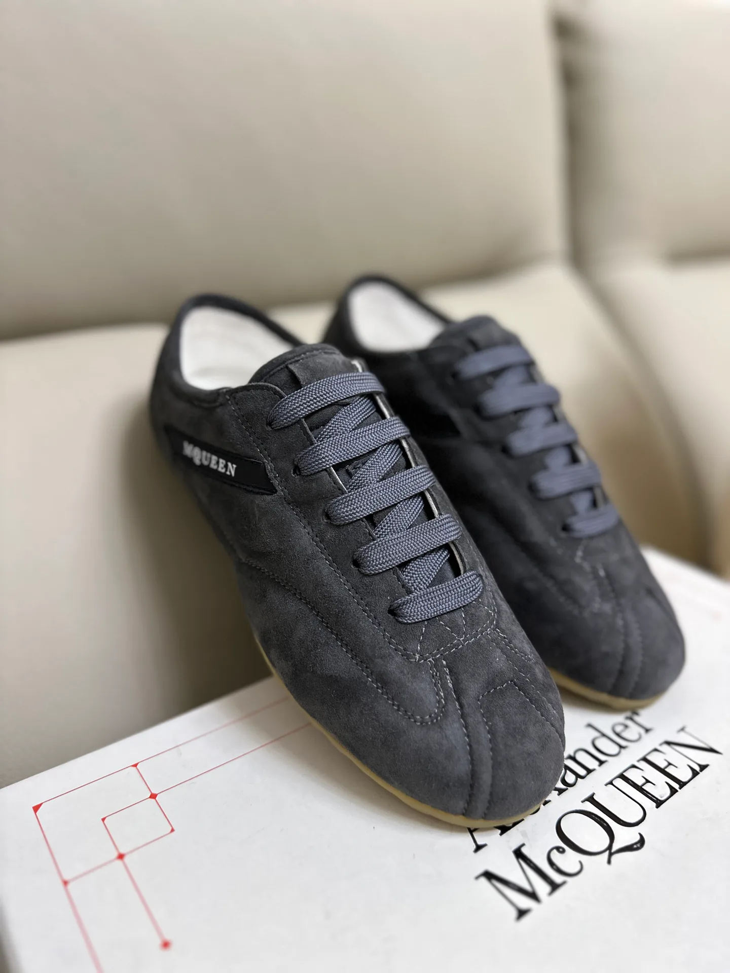 Кроссовки Женские Alexander Mcqueen 18616728