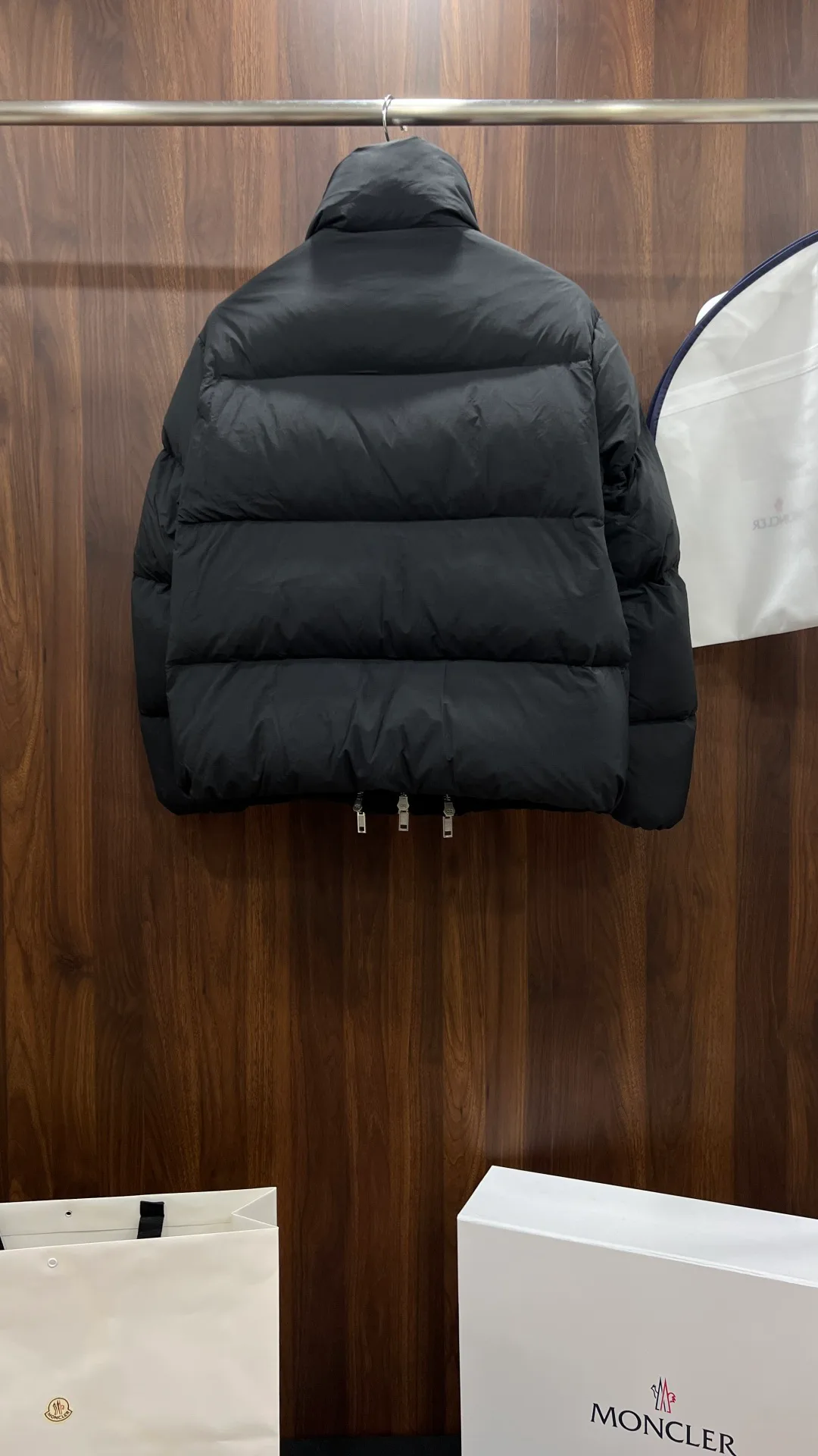 Women's Jackets And Down Jackets MONCLER 18127861
