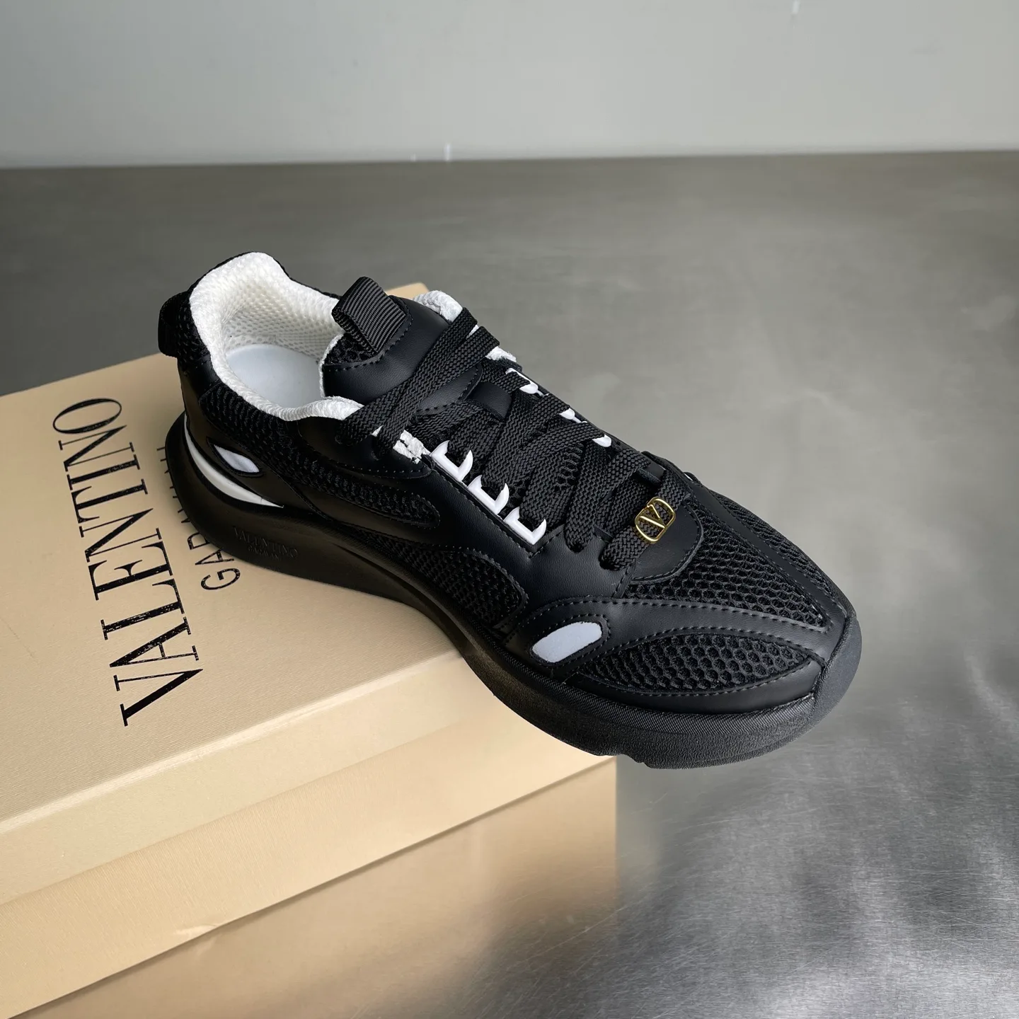 Men's Sneakers VALENTINO 16967129