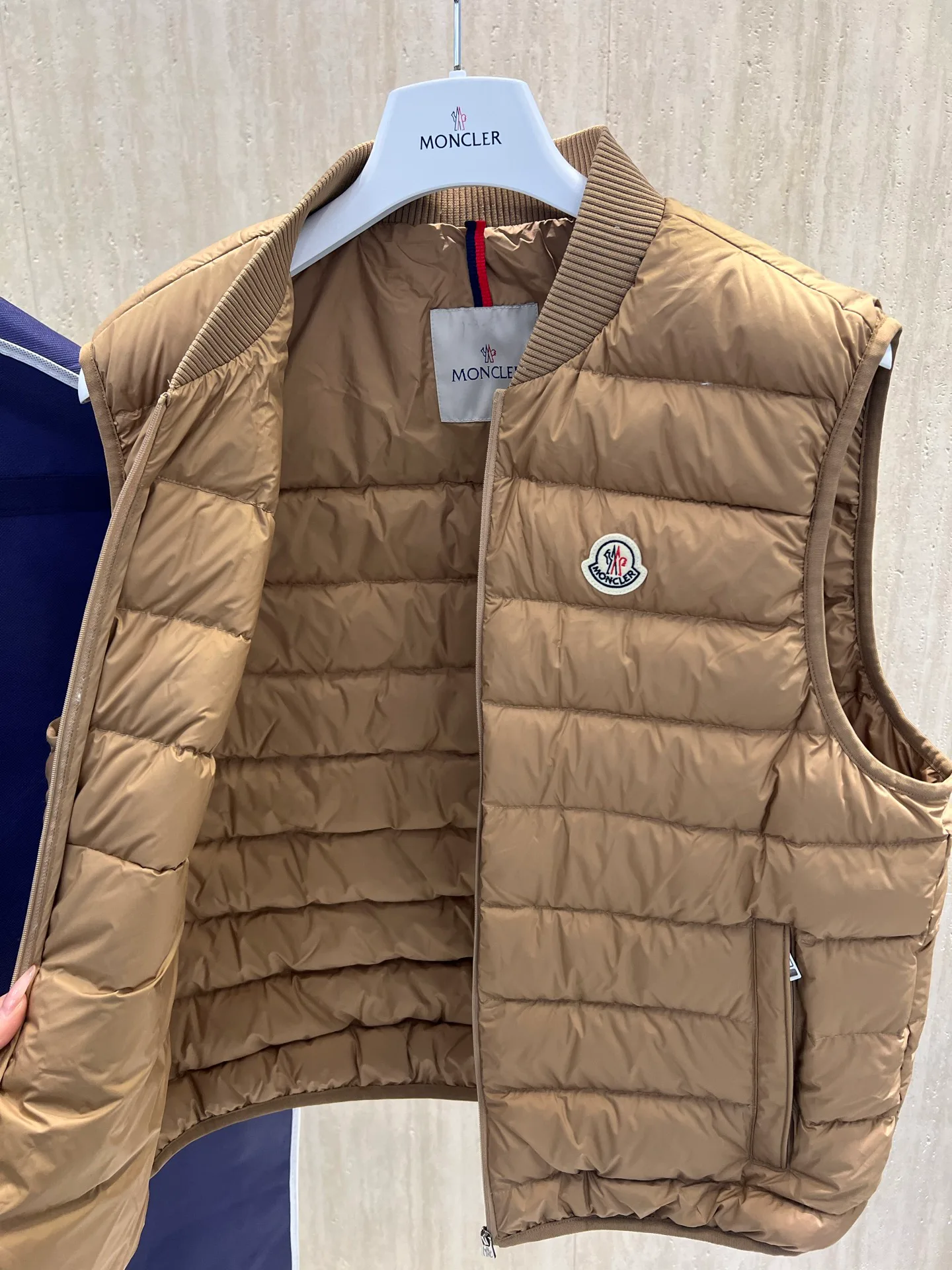 Women's Jackets And Down Jackets MONCLER 18264465