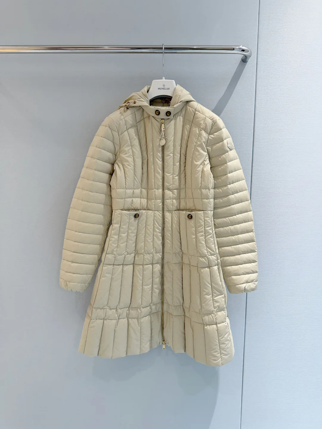 Women's Jackets And Down Jackets MONCLER 18440099