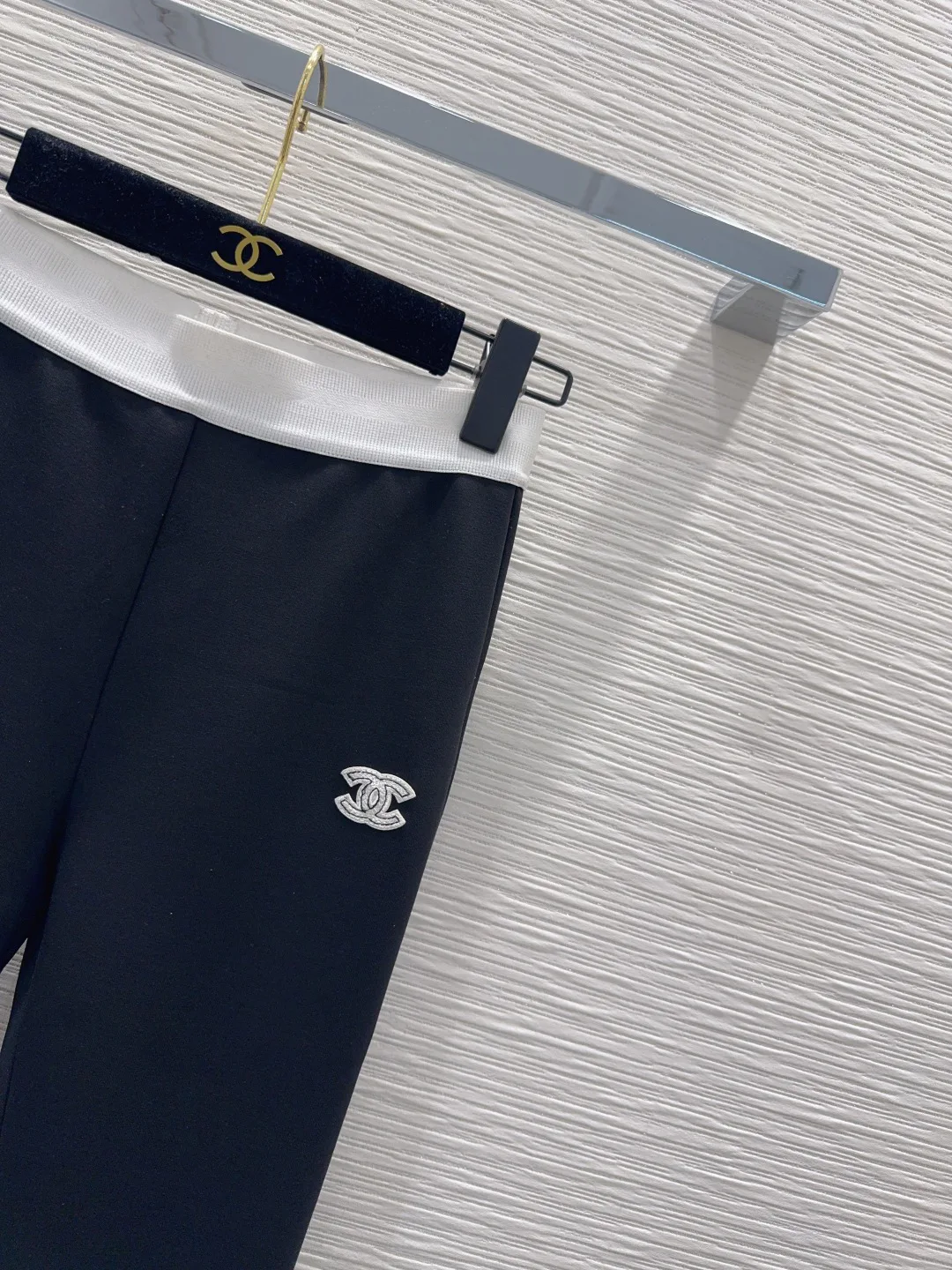 Women's Trousers CHANEL 18137936