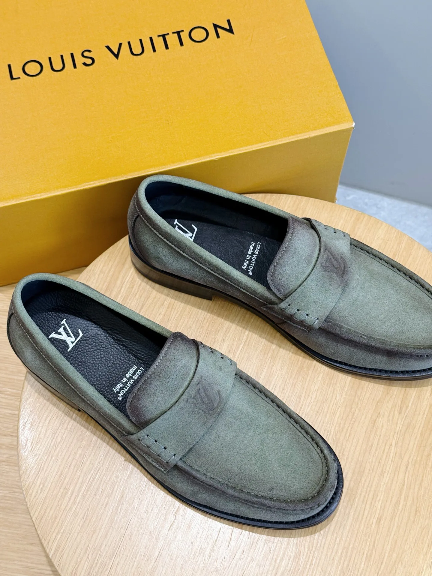 Men's Loafers And Dress Shoes LOUIS VUITTON 18247428
