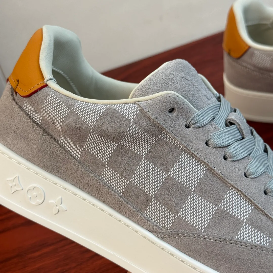 Men's Sneakers LOUIS VUITTON 18243542