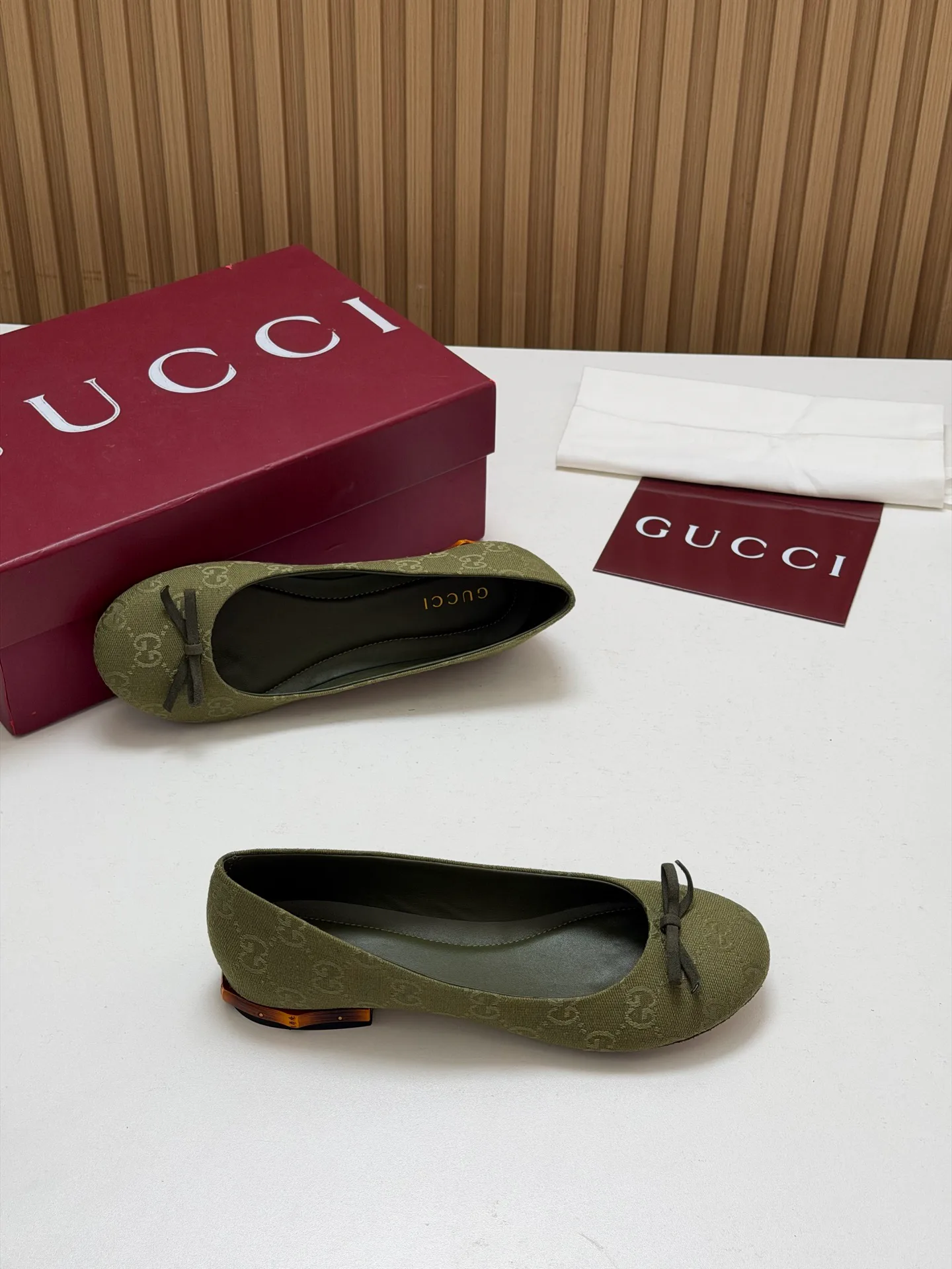 Women's Ballet Flats GUCCI 18396254