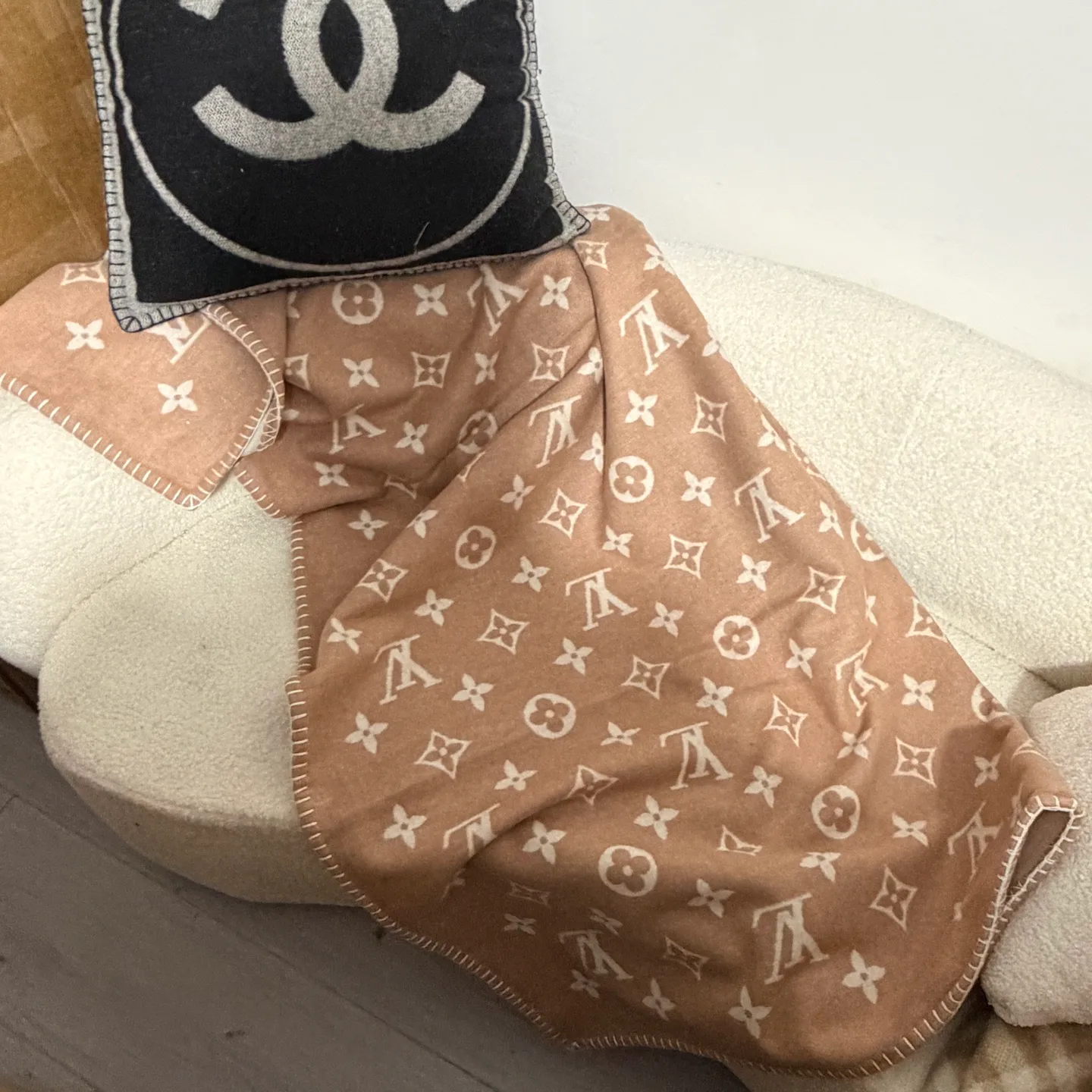 Textiles LOUIS VUITTON 18141146
