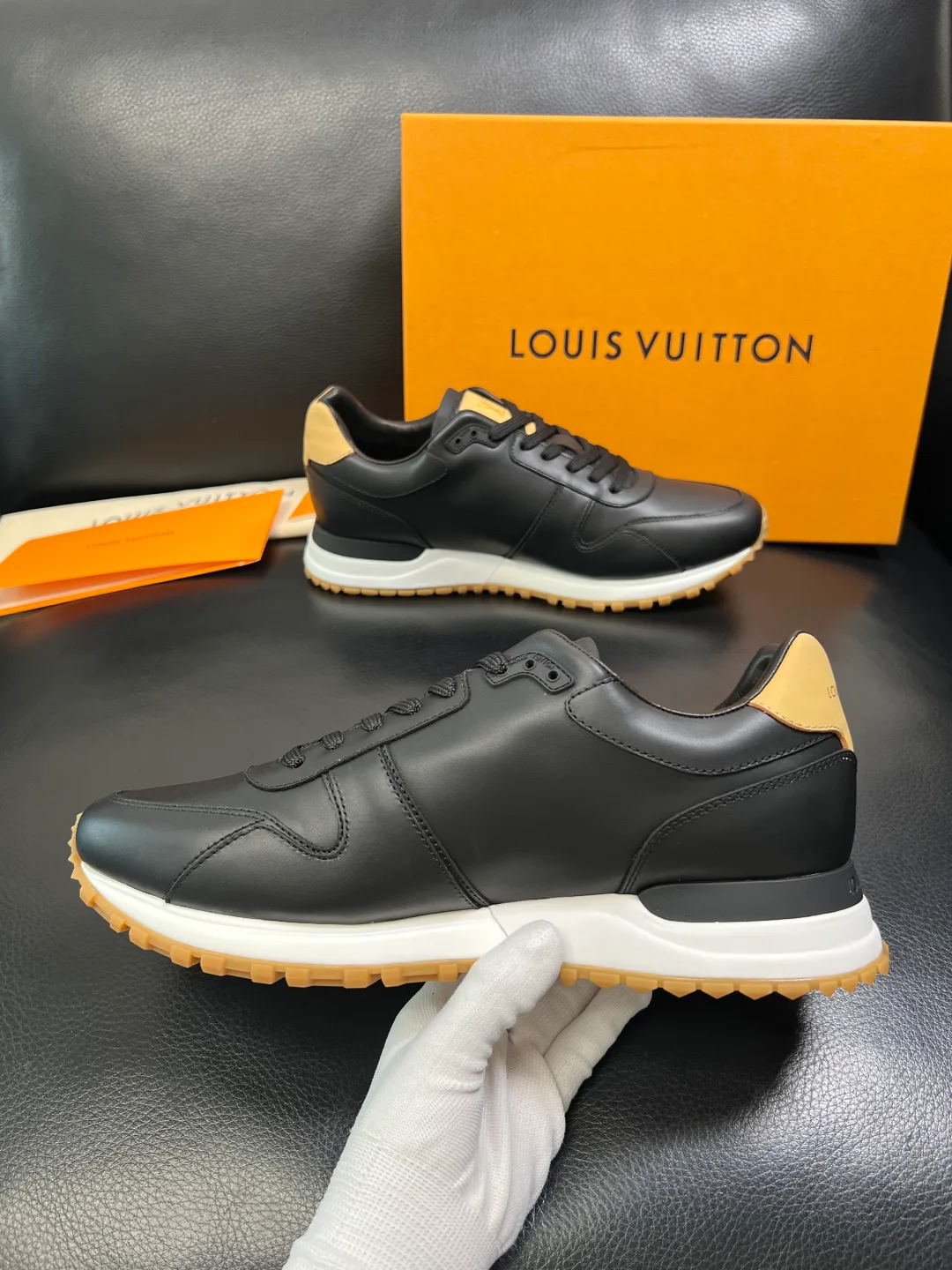 Men's Sneakers LOUIS VUITTON 18103428