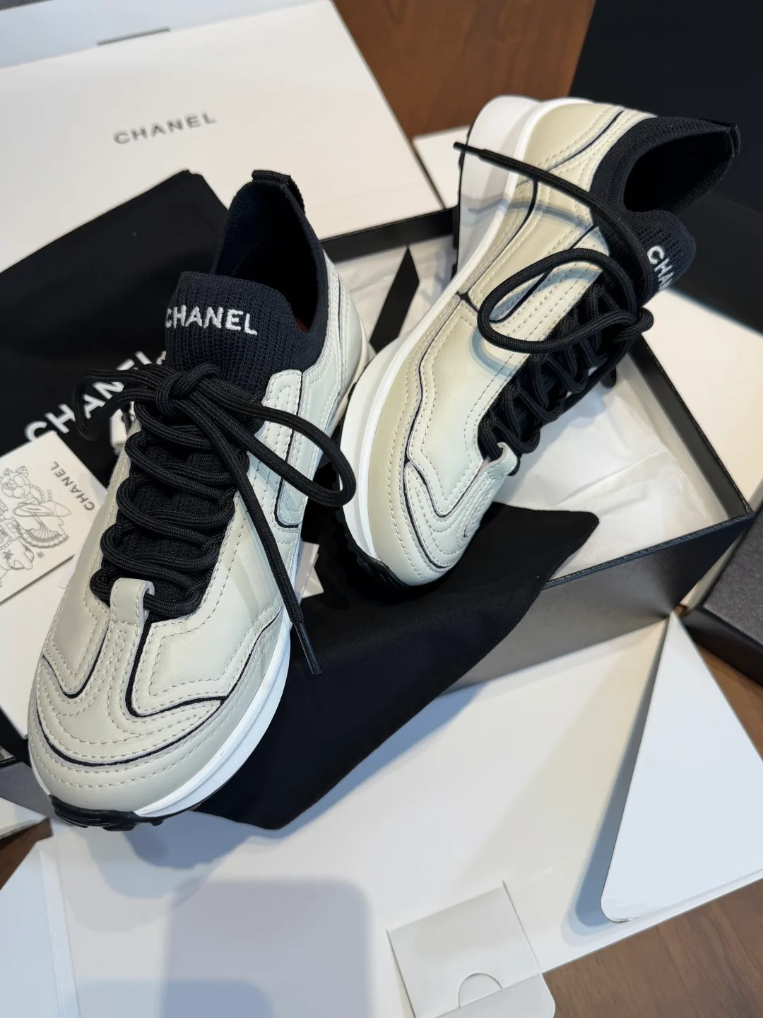 Women's Sneakers CHANEL 18067087