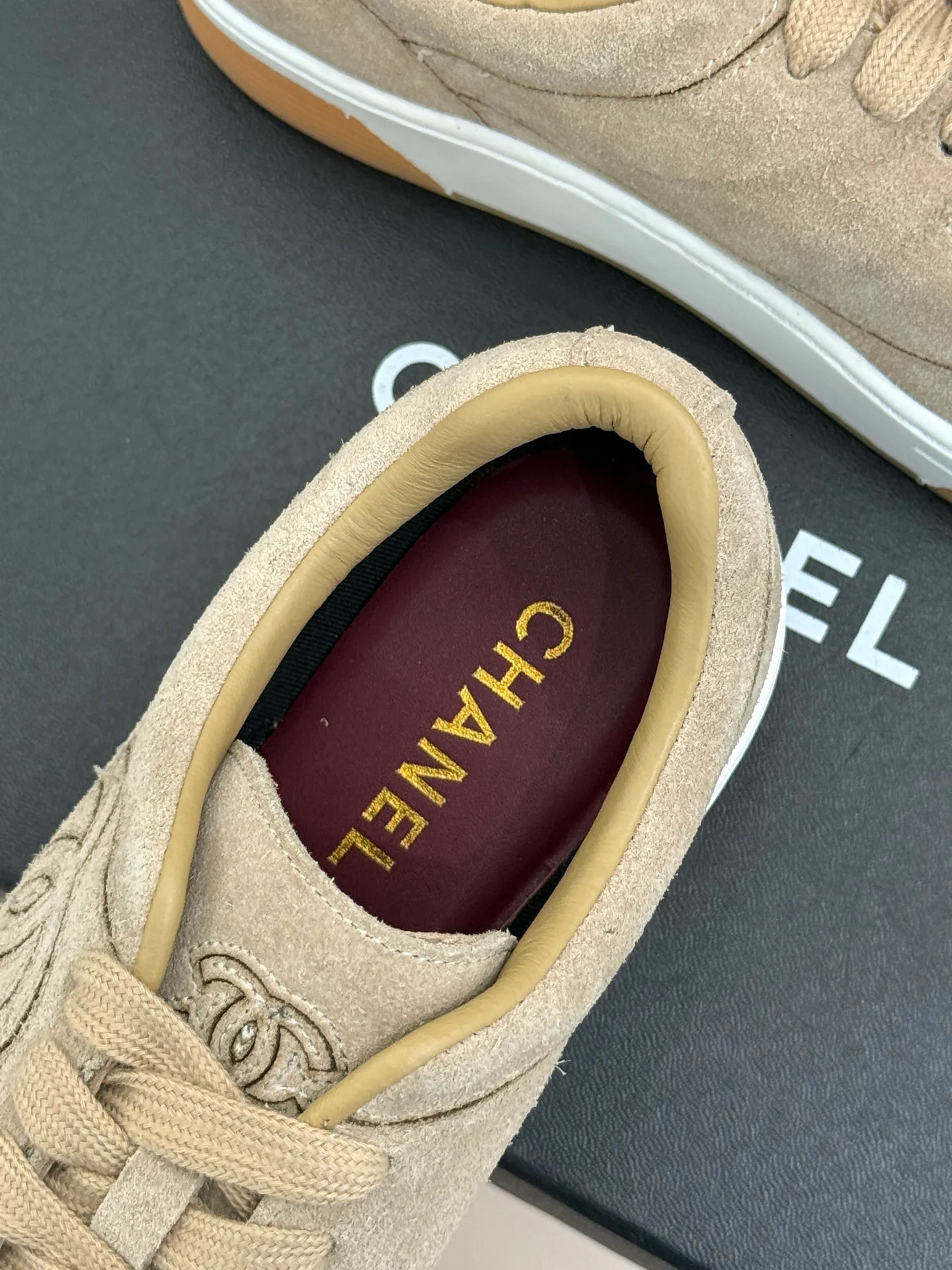 Women's Sneakers CHANEL 18154786