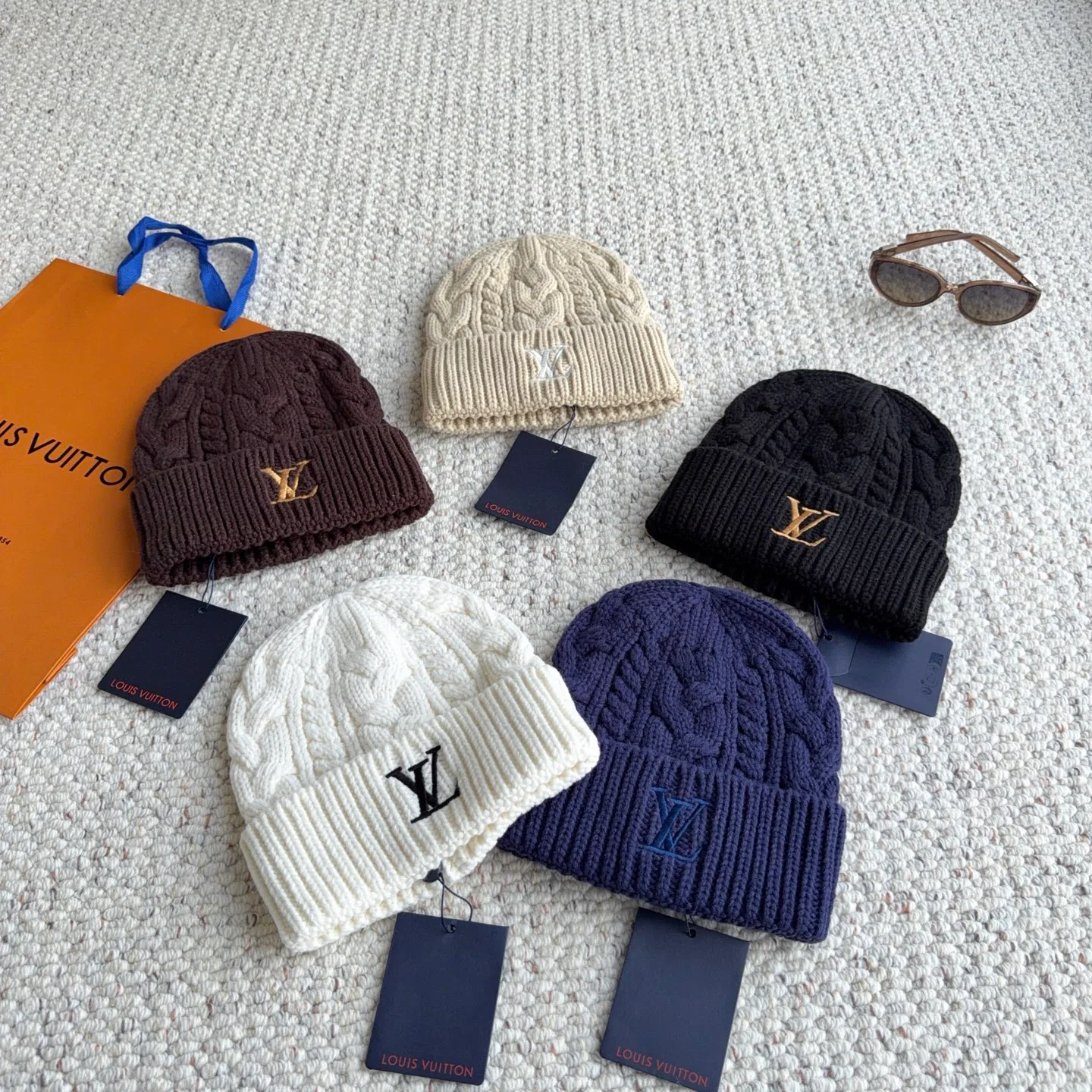 Hats LOUIS VUITTON 18450105