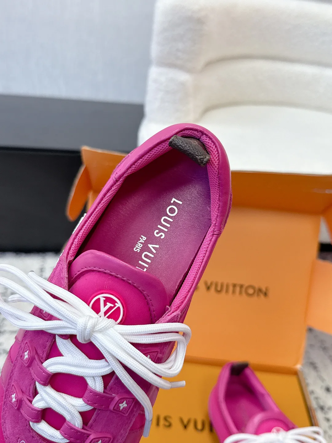 Women's Sneakers LOUIS VUITTON 18409677