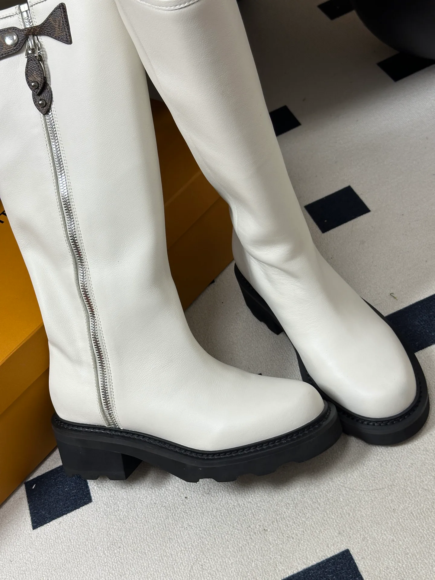 Women's Boots LOUIS VUITTON 18392520