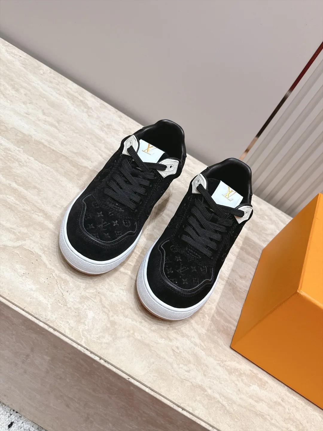 Women's Sneakers LOUIS VUITTON 18492485