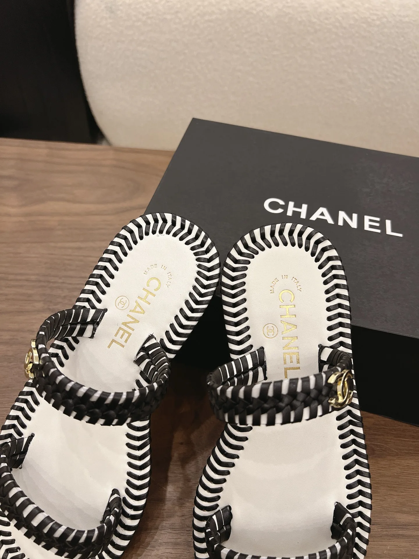 Women's Flip-Flops CHANEL 17213068
