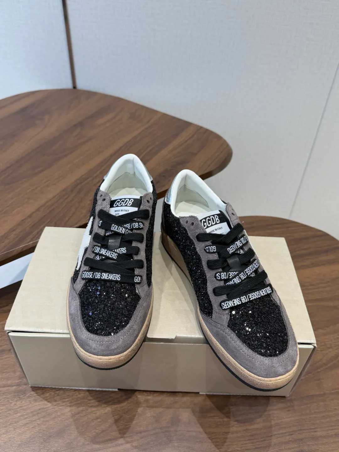 Women's Sneakers GOLDEN GOOSE 18357249