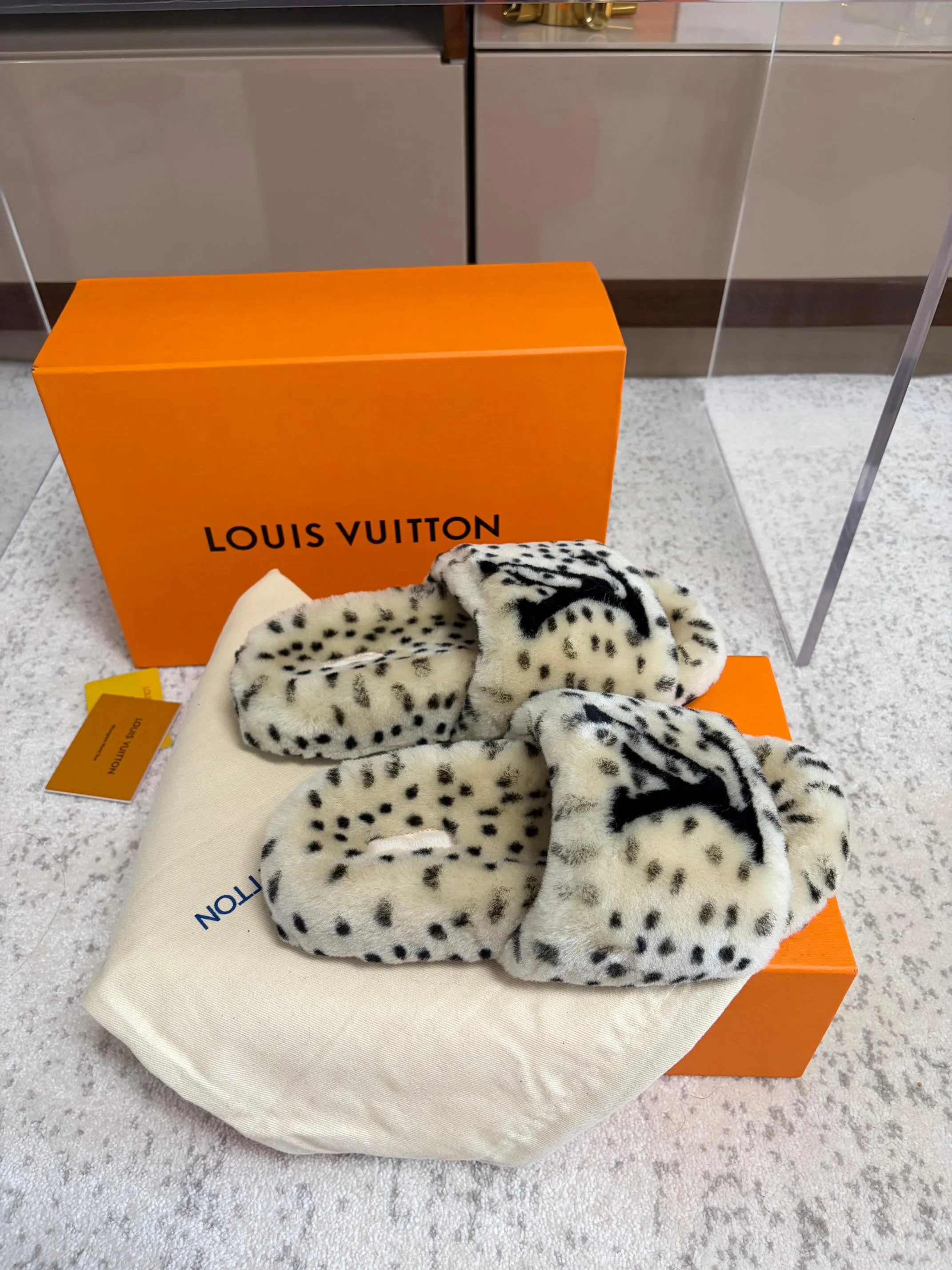 Women's Slippers LOUIS VUITTON 18436103