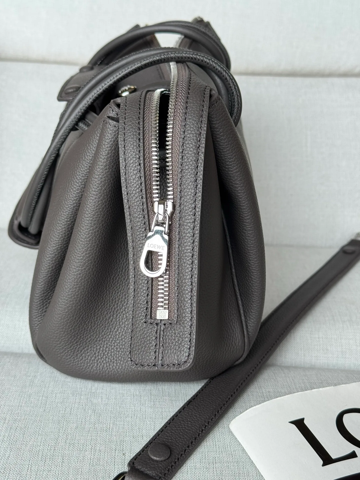 Women's Classic Handbags LOEWE 17551244