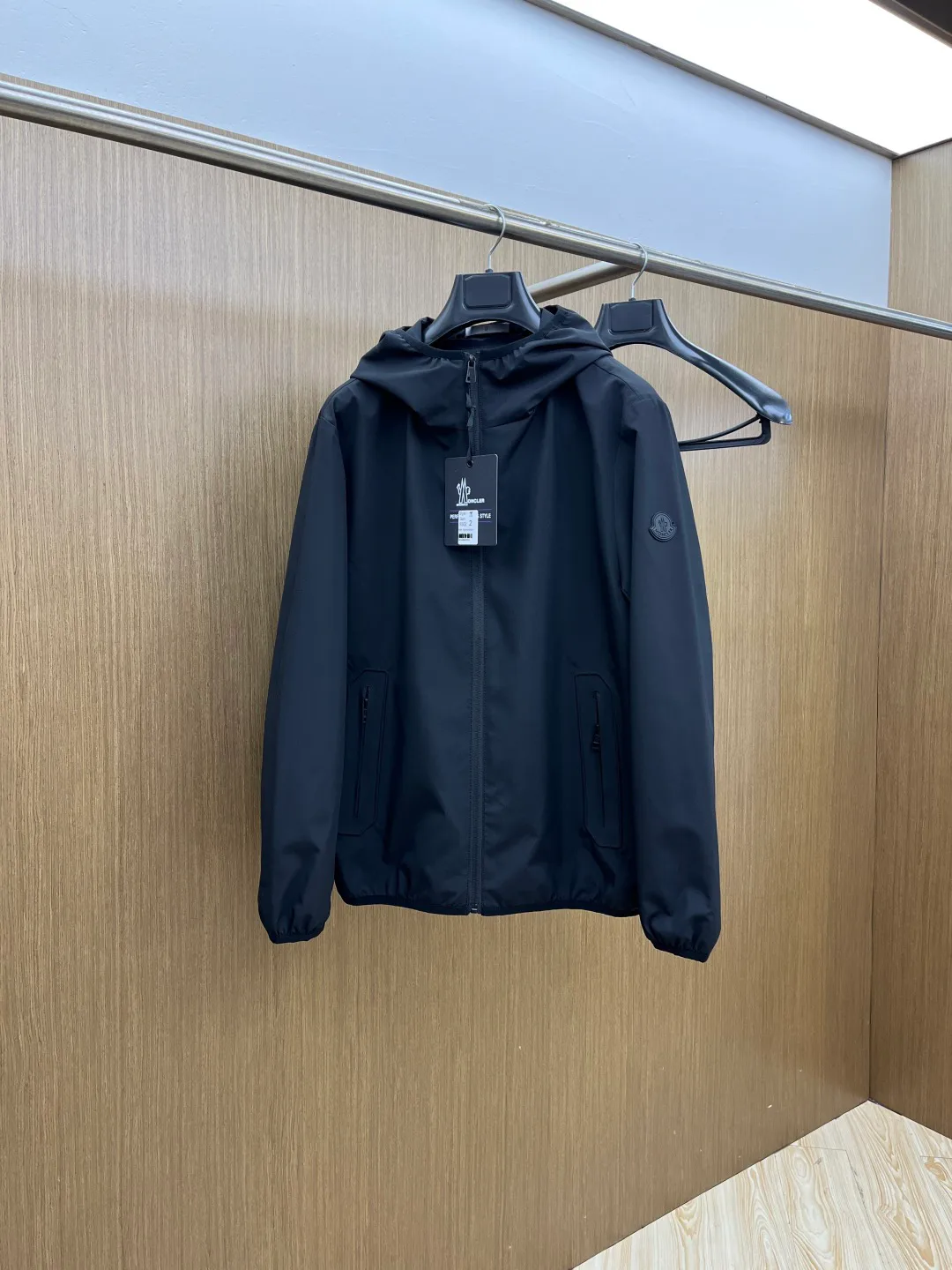 Men's Jackets And Down Jackets MONCLER 18244037