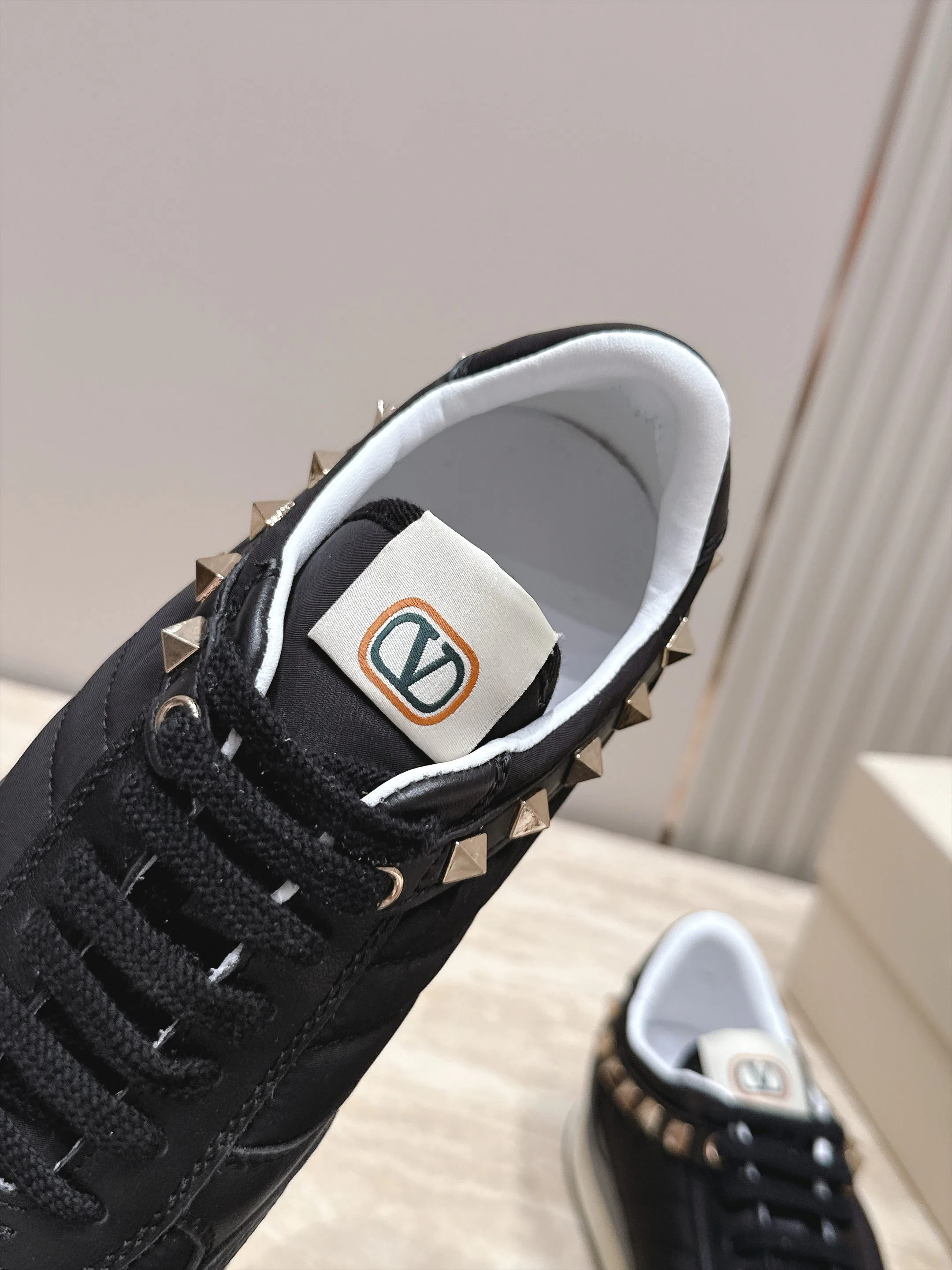 Women's Sneakers VALENTINO 17876598