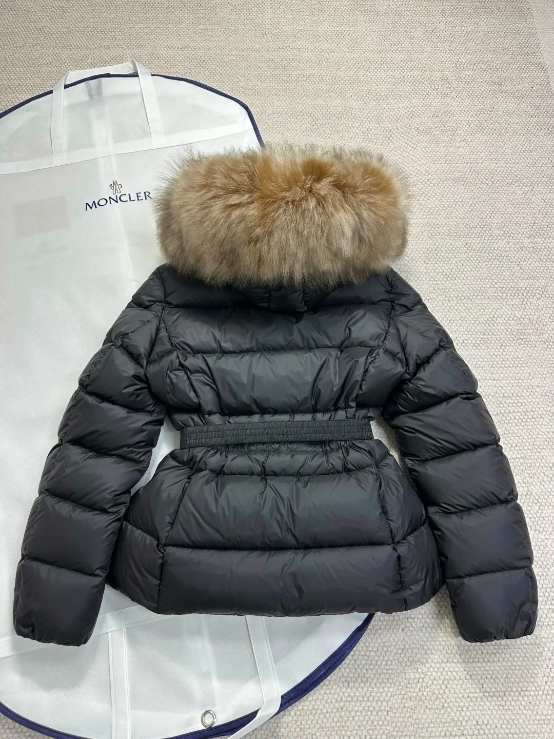 Women's Jackets And Down Jackets MONCLER 18538722