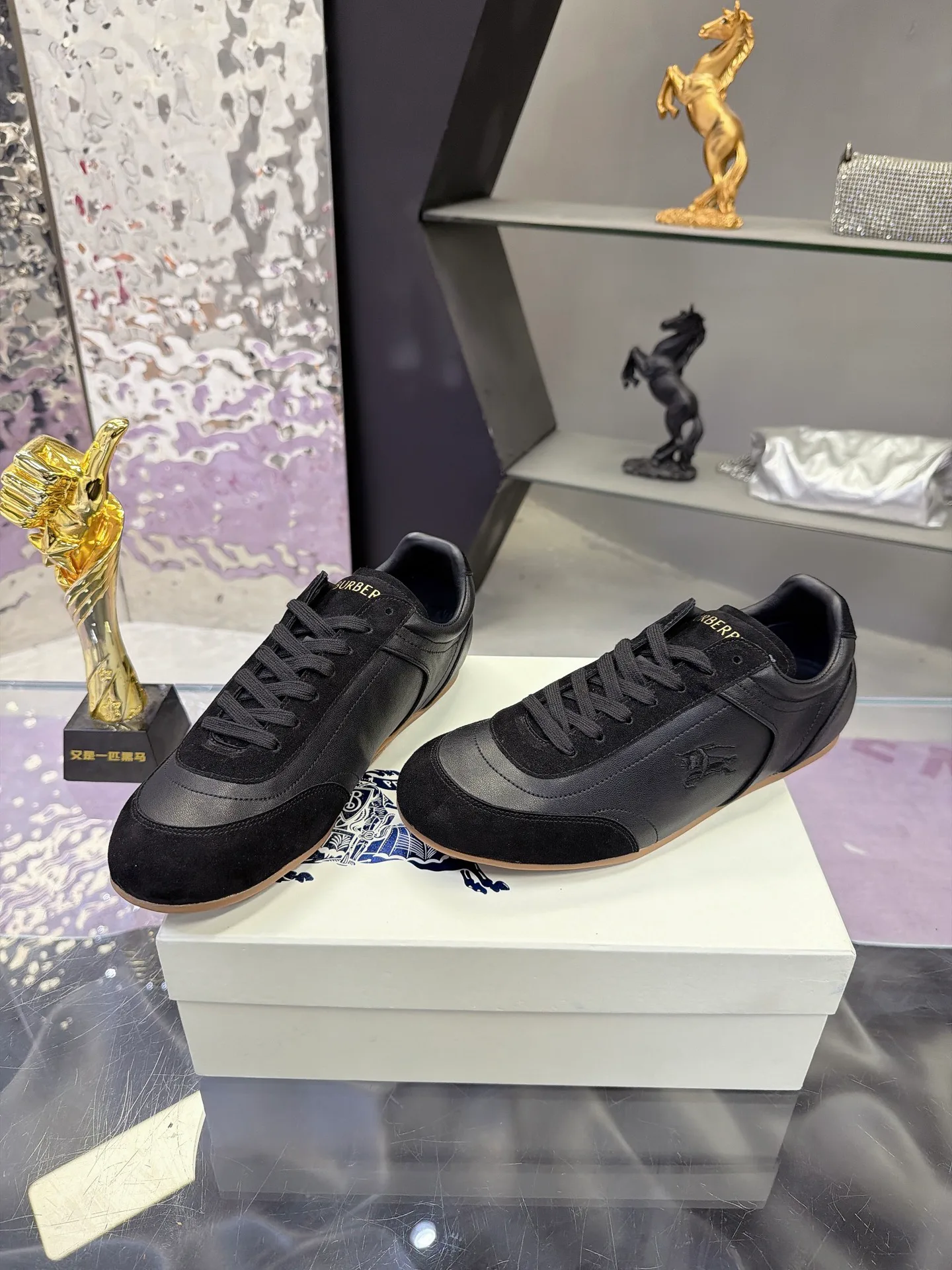 Women's Sneakers BURBERRY 18025572