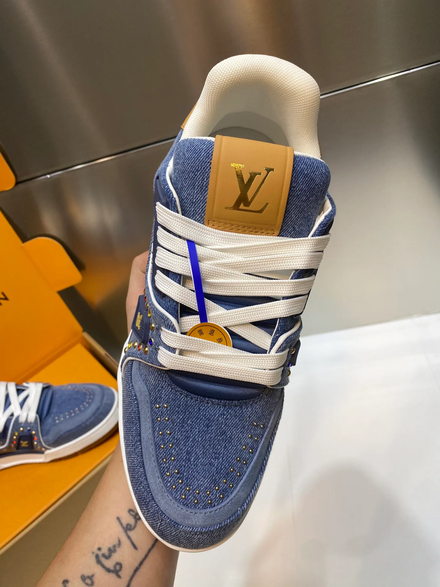 Women's Sneakers LOUIS VUITTON 17969006