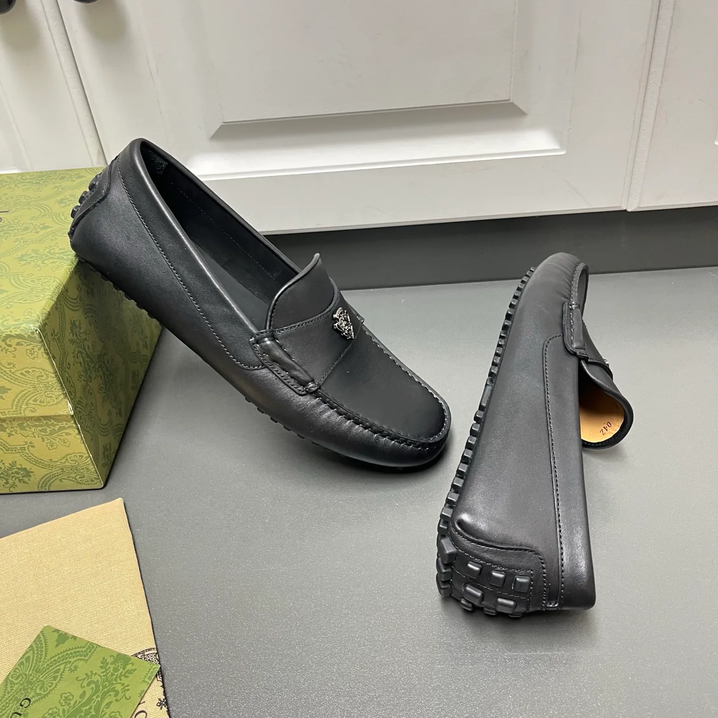 Men's Loafers And Dress Shoes GUCCI 17937824