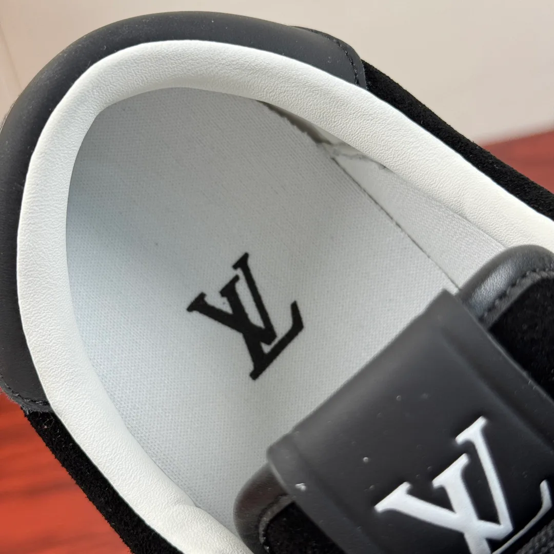Men's Sneakers LOUIS VUITTON 18100488