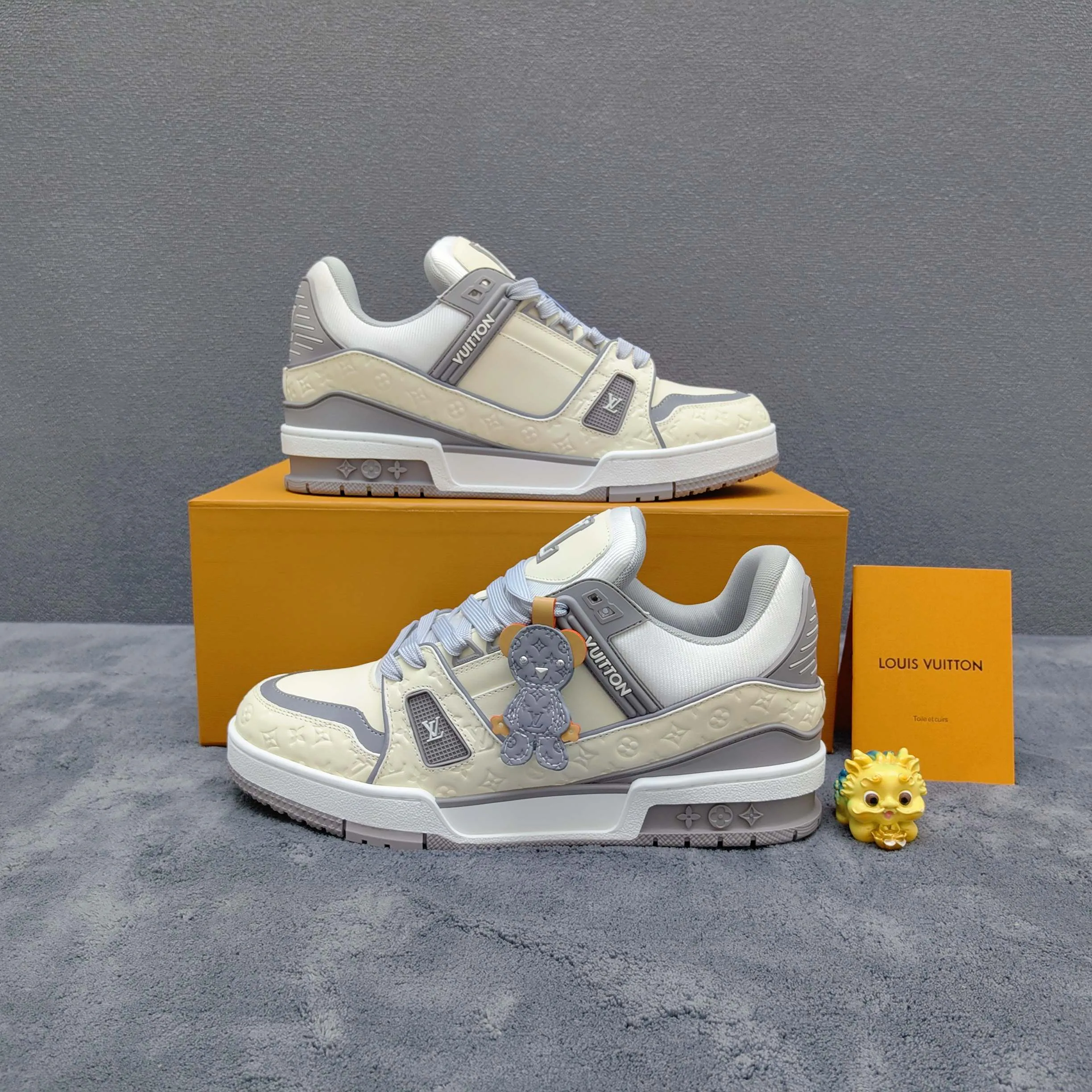 Women's Sneakers LOUIS VUITTON 17957148