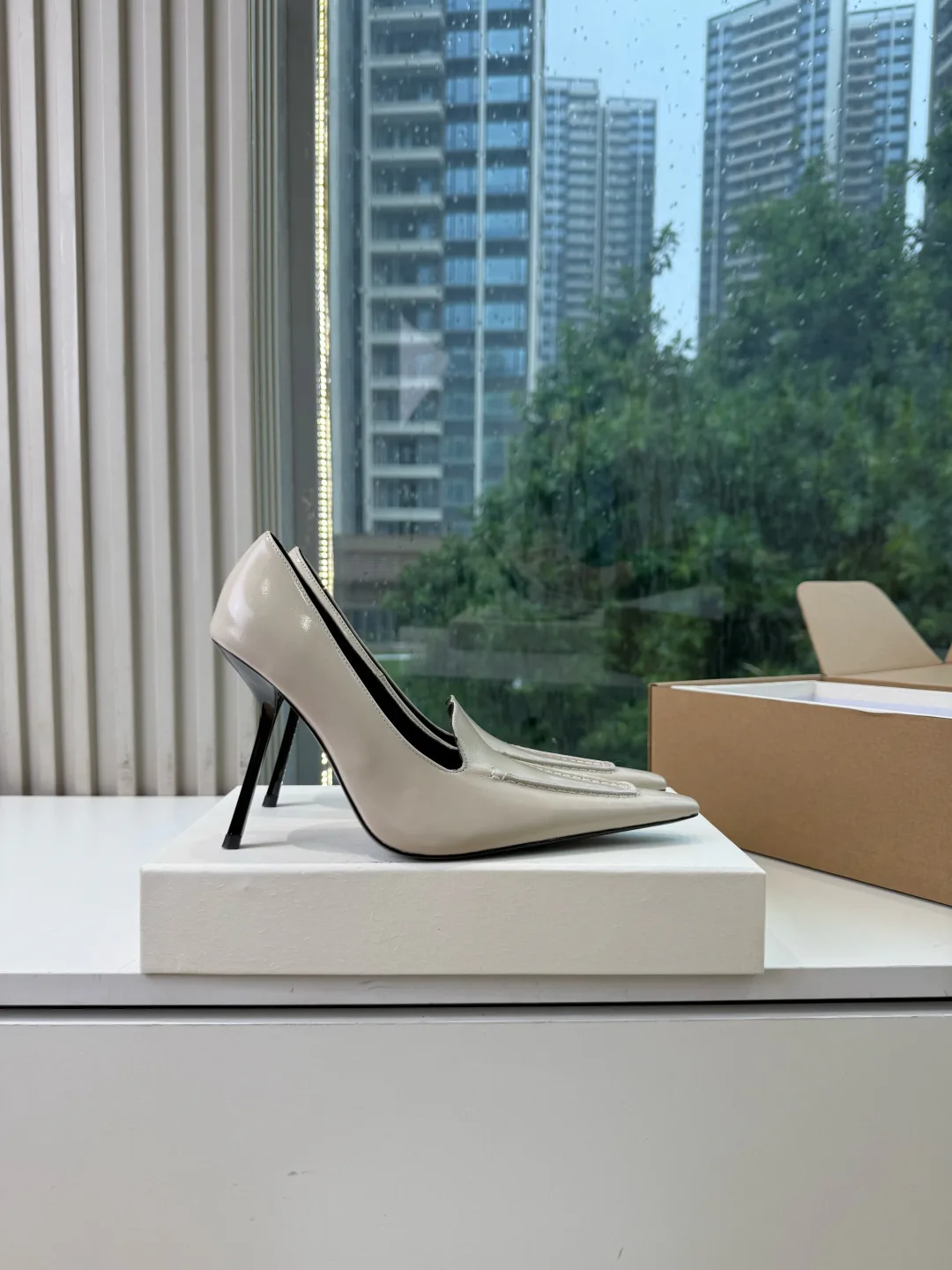 Women's Heels SAINT LAURENT 18104140