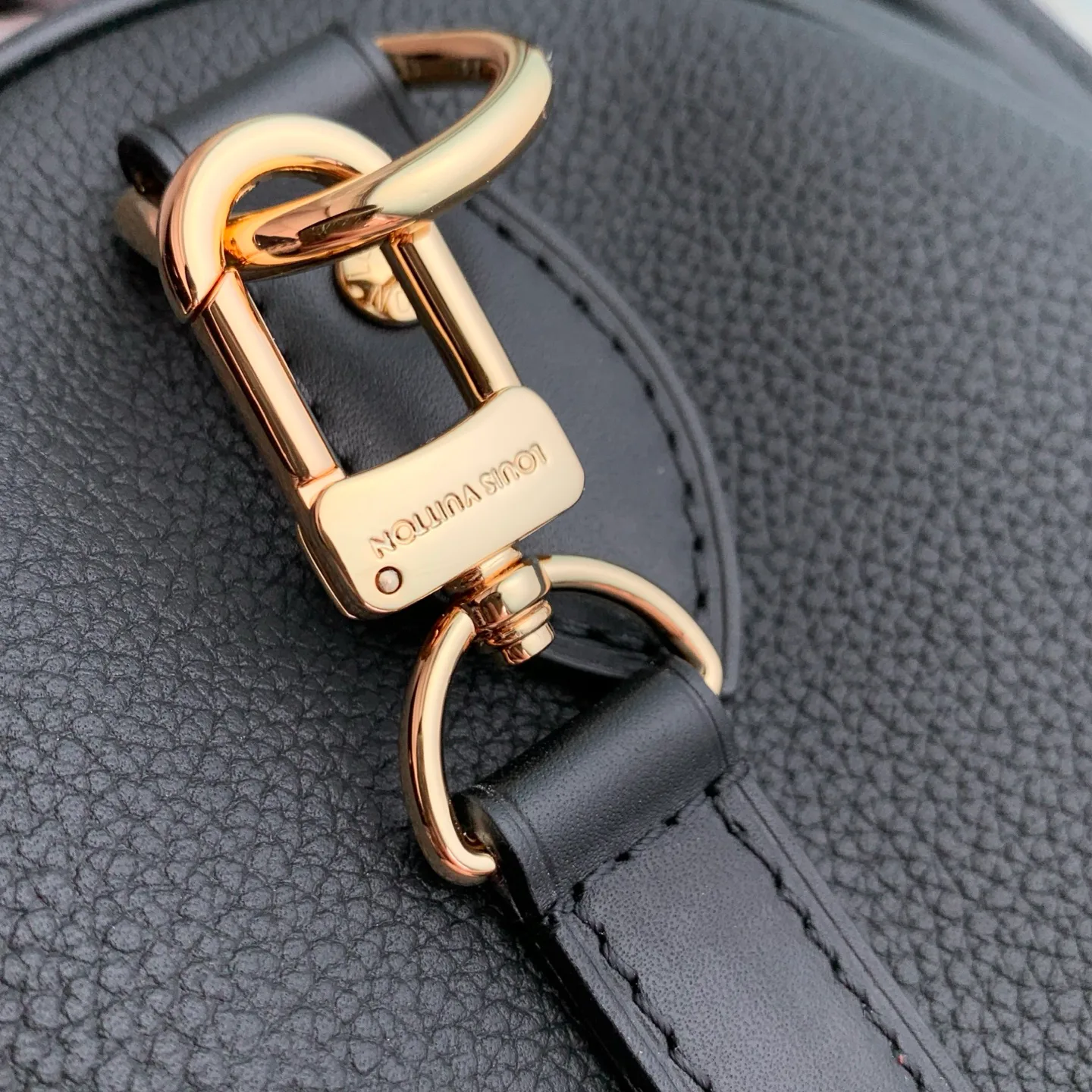 Women's Classic Handbags LOUIS VUITTON 18147523