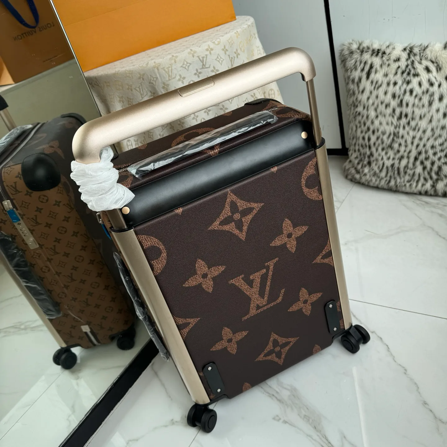 Suitcases LOUIS VUITTON 17801480